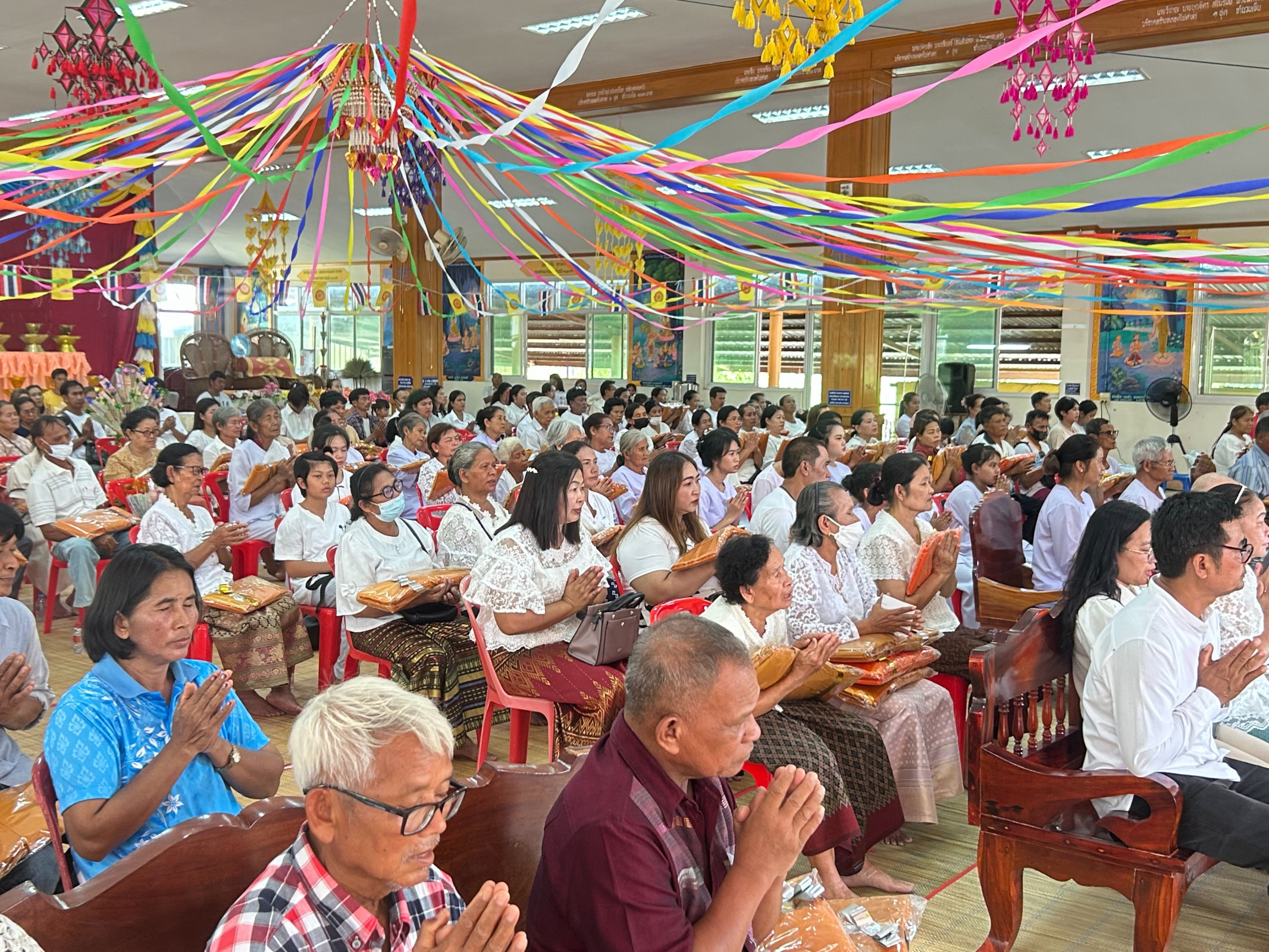 ภาพร่วมพิธีกรรมวัดหนองพะลาน