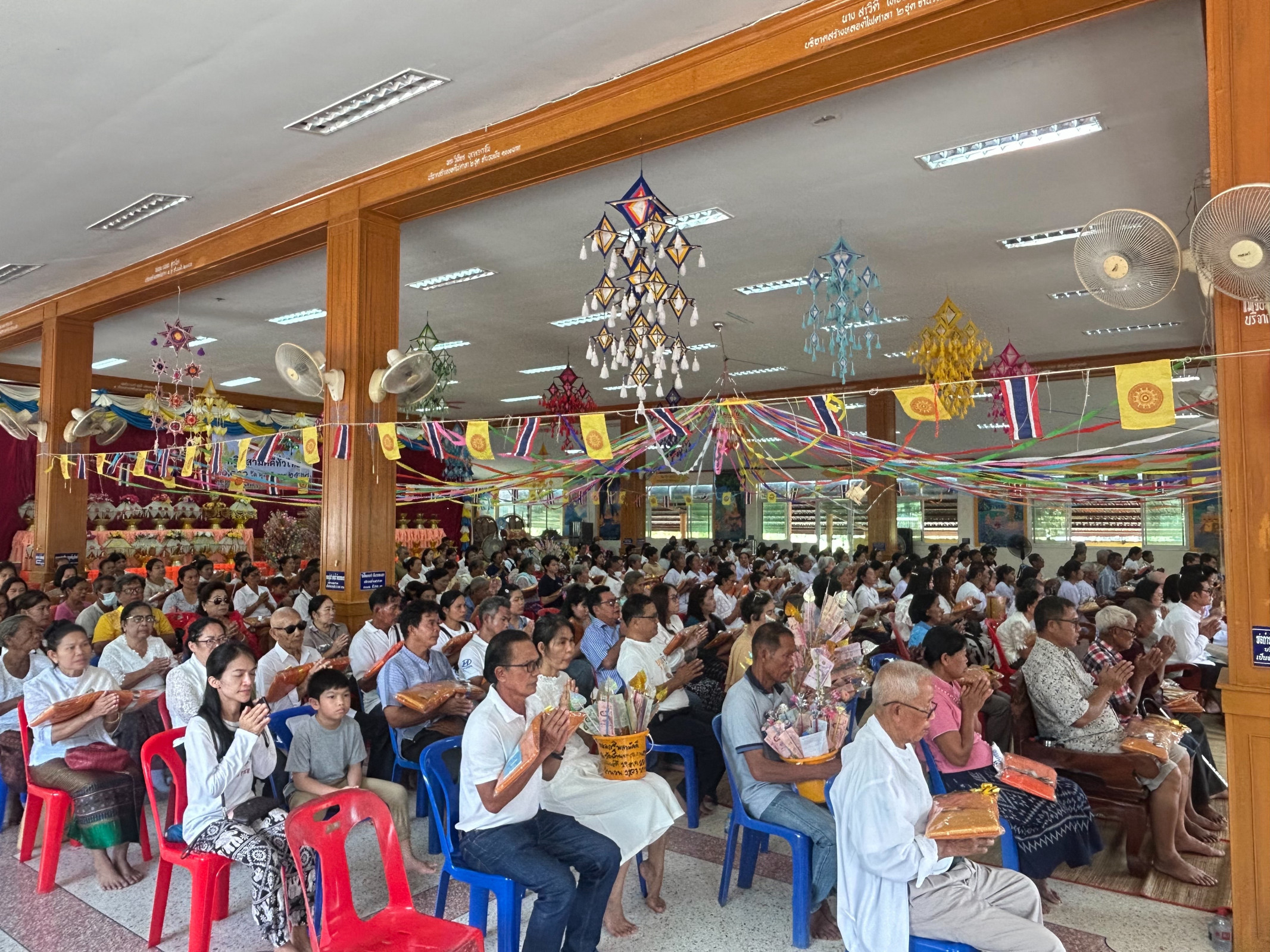 ภาพร่วมพิธีกรรมวัดหนองพะลาน