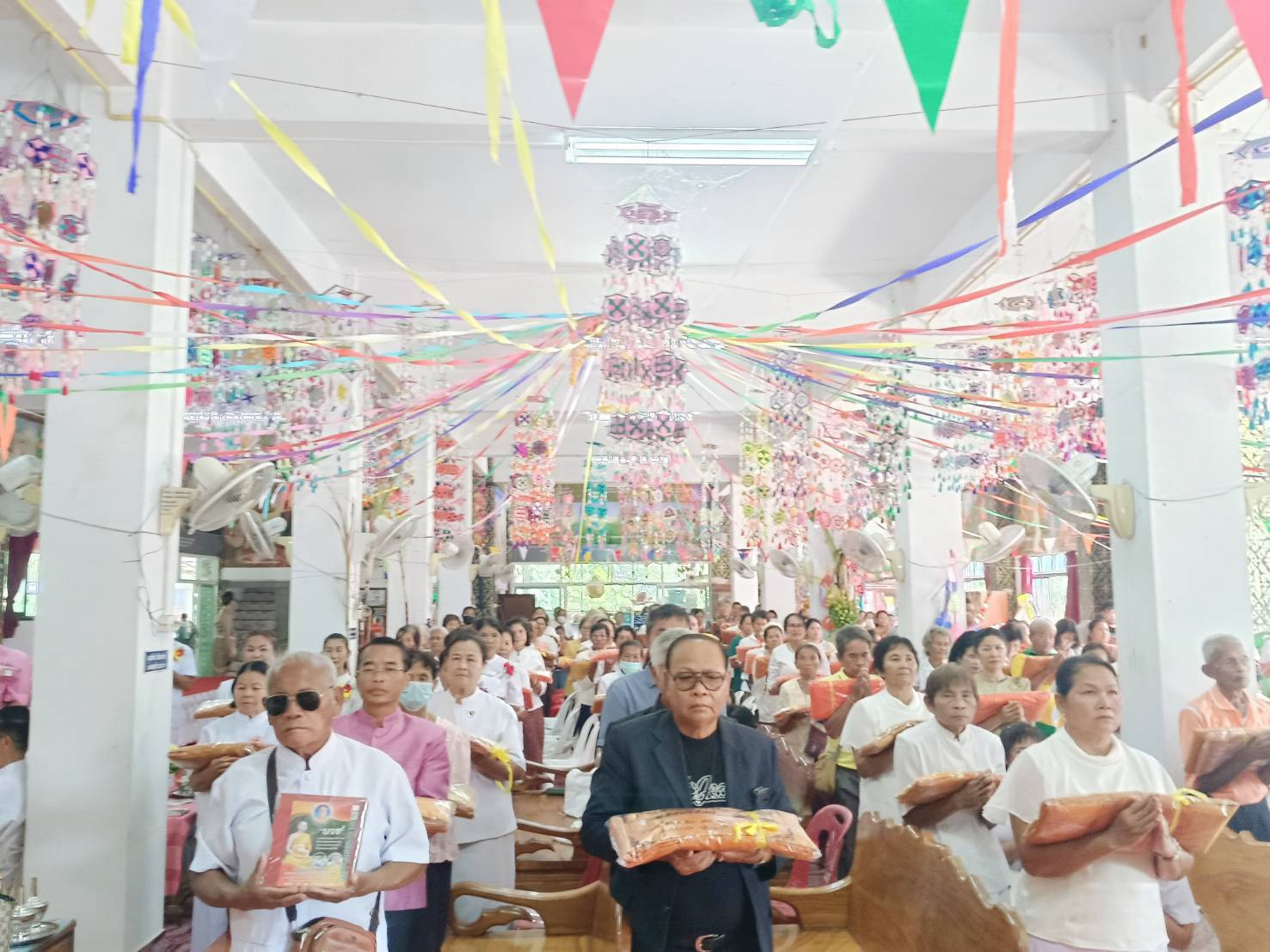 ภาพร่วมพิธีกรรมวัดอุภัยภาคิกาวาส