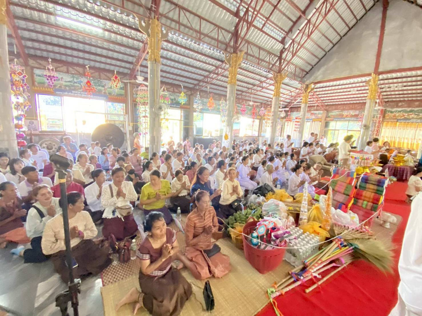 ภาพร่วมพิธีกรรมวัดหนองผือ