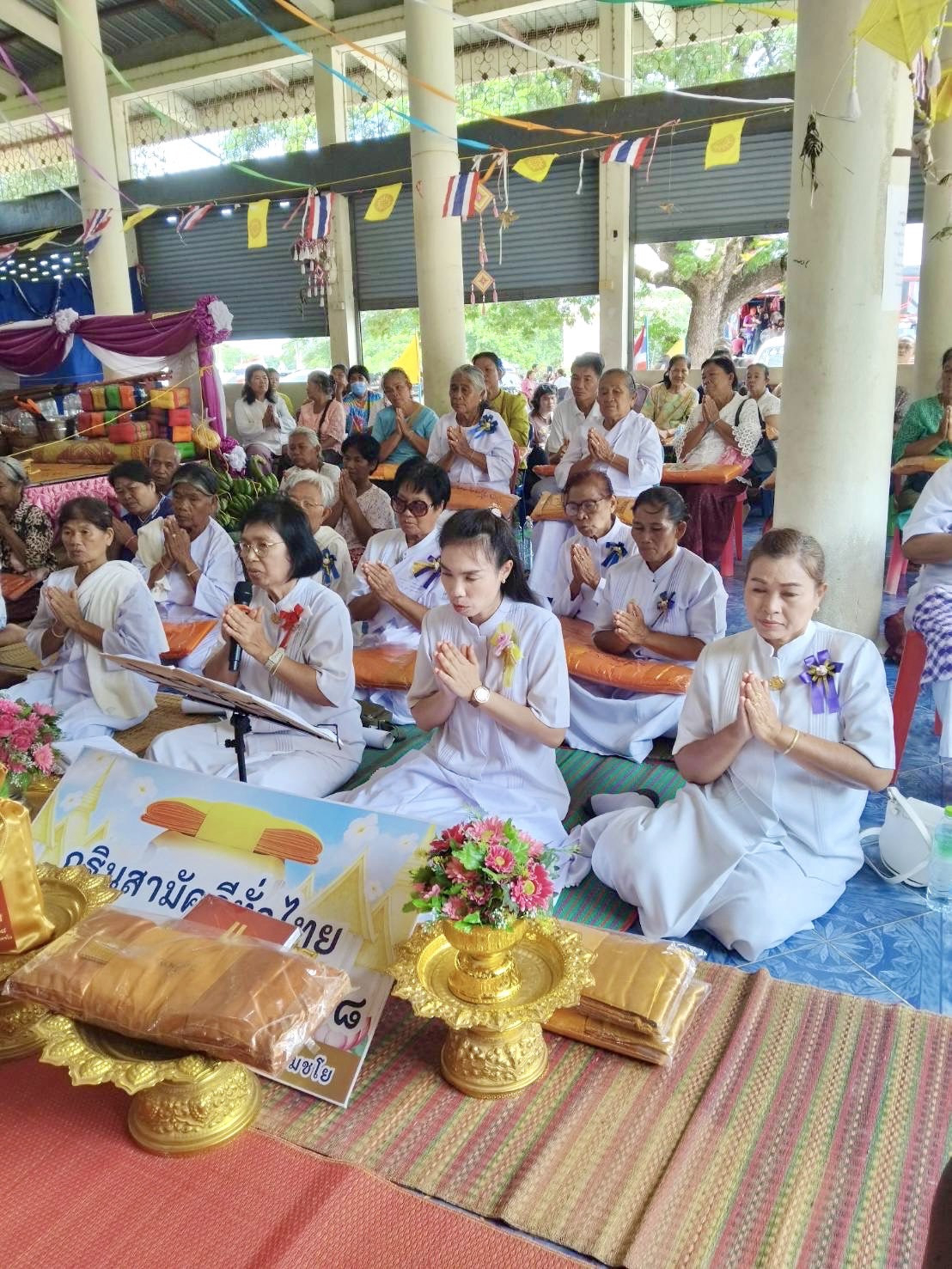 ภาพร่วมพิธีกรรมวัดหนองไผ่