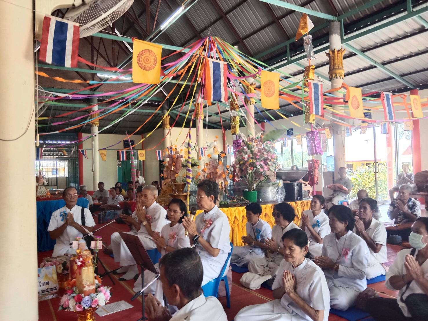 ภาพร่วมพิธีกรรมวัดน้ำผึ้ง