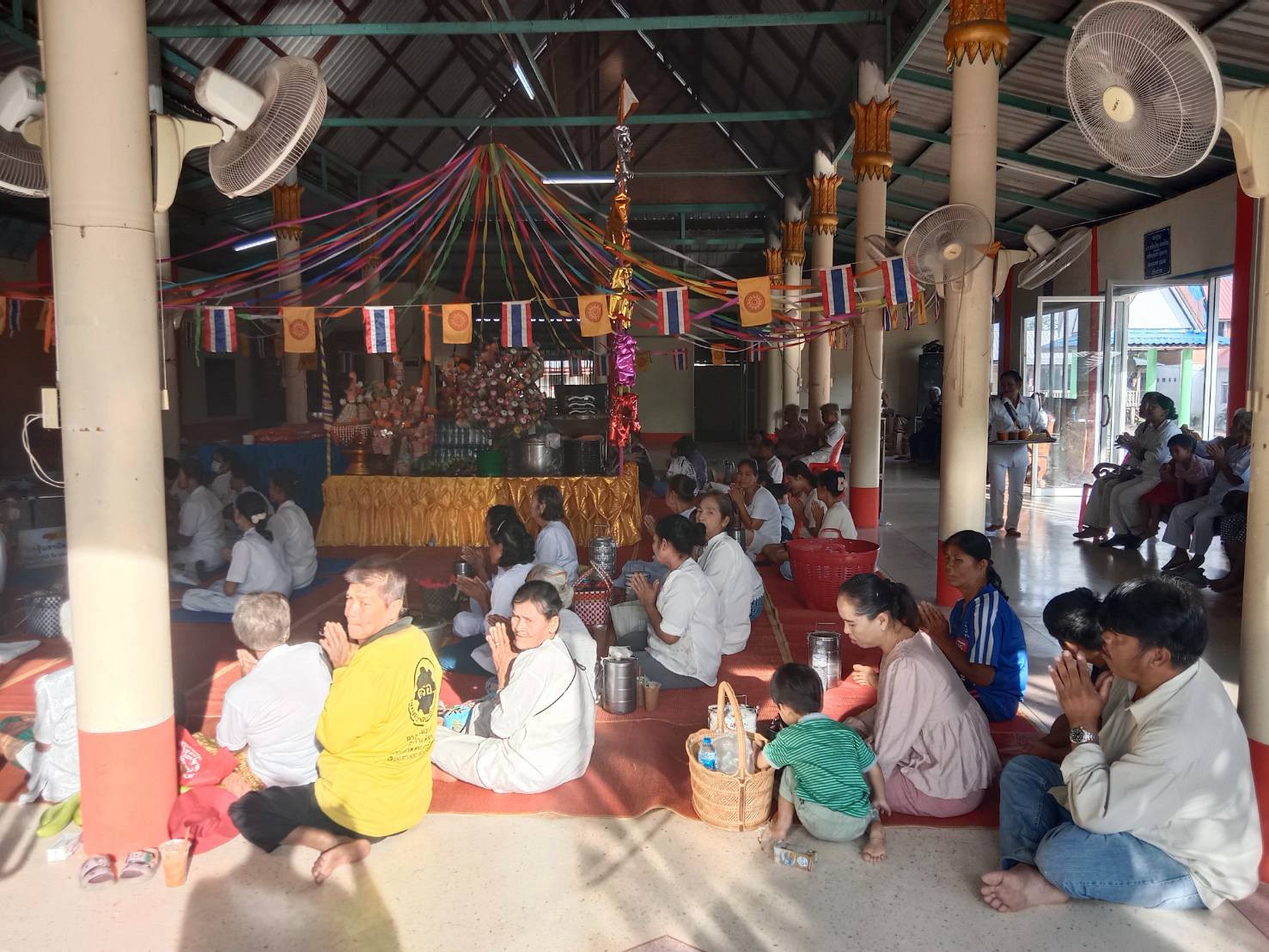 ภาพร่วมพิธีกรรมวัดน้ำผึ้ง