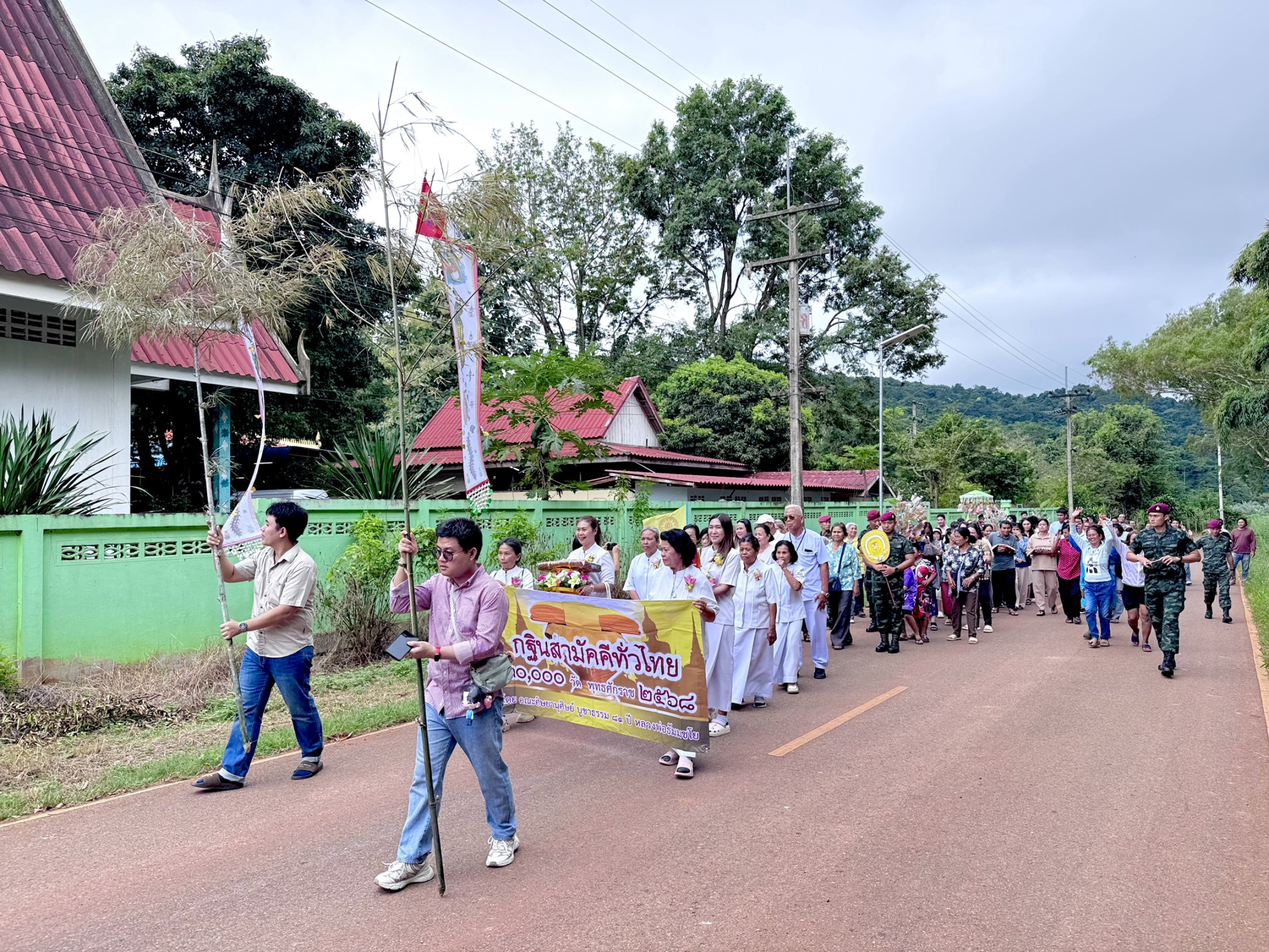 ภาพร่วมพิธีกรรมวัดเขาจันทร์หอม