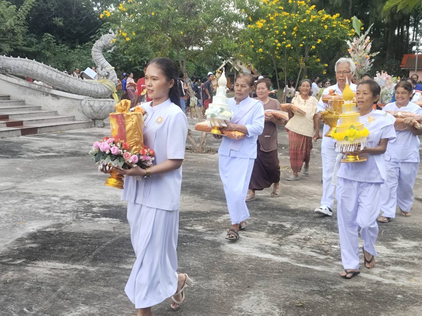 ภาพร่วมพิธีกรรมวัดบึงปรือ
