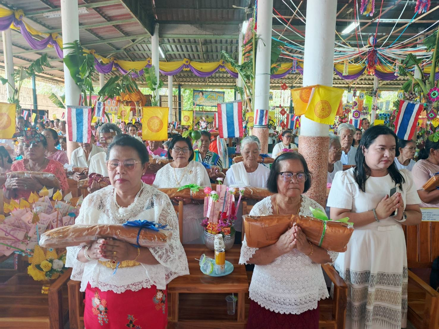 ภาพร่วมพิธีกรรมวัดสระตอง
