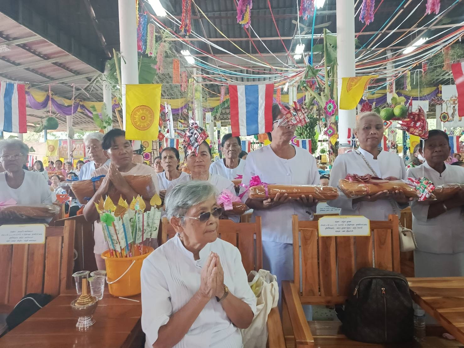 ภาพร่วมพิธีกรรมวัดสระตอง