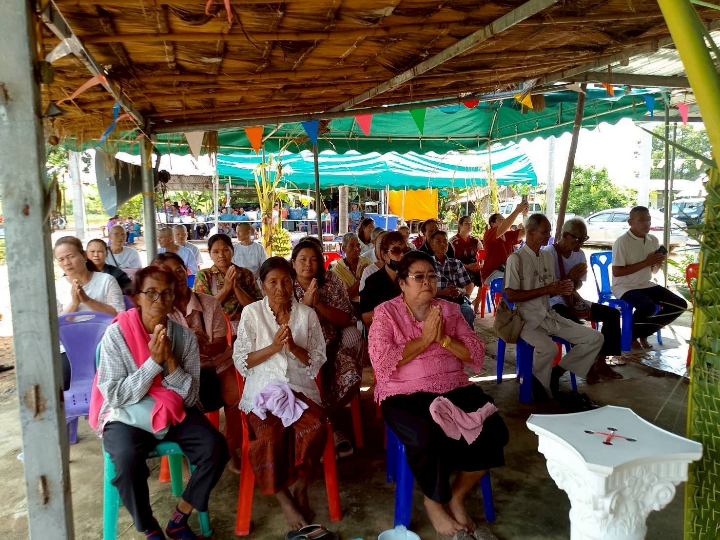 ภาพร่วมพิธีกรรมที่พักสงฆ์ป่าสว่างธรรม
