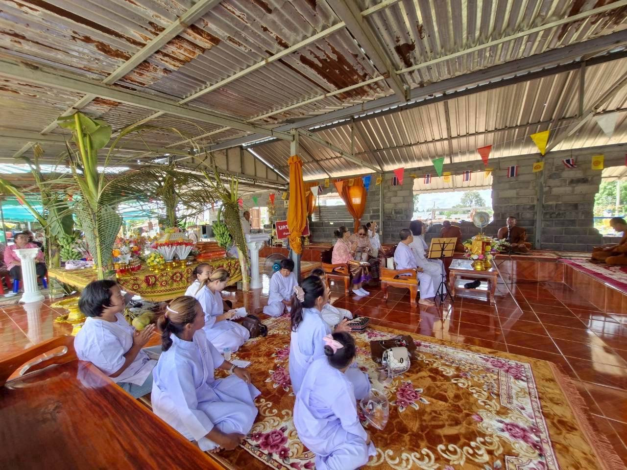 ภาพร่วมพิธีกรรมที่พักสงฆ์ป่าสว่างธรรม