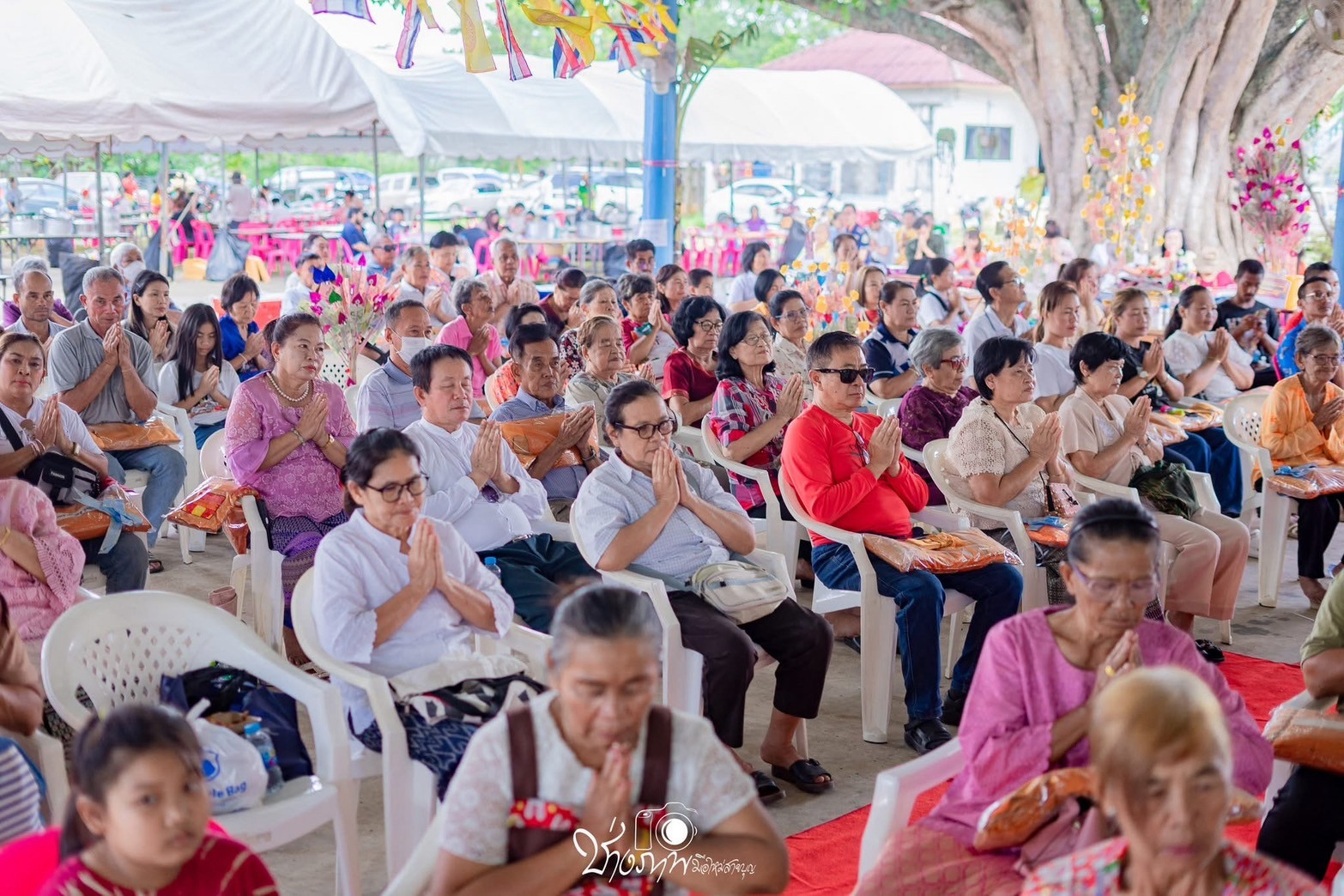 ภาพร่วมพิธีกรรมวัดเลือดไทย