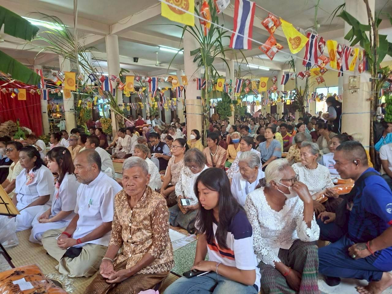 ภาพร่วมพิธีกรรมวัดหนองเครือชุด