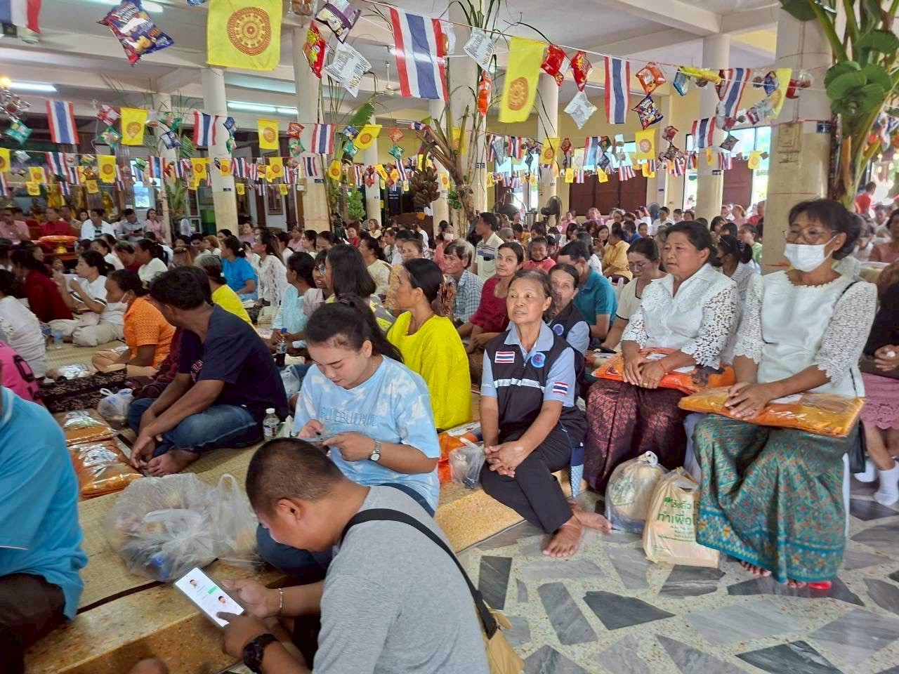 ภาพร่วมพิธีกรรมวัดหนองเครือชุด