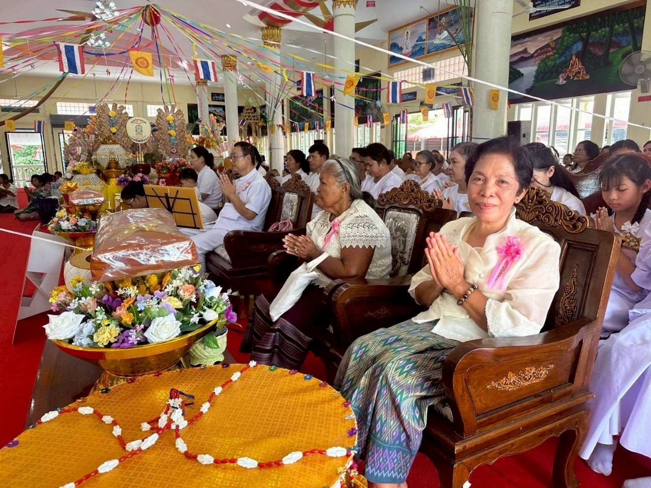 ภาพร่วมพิธีกรรมวัดโคกคอนอินทร์เจริญธรรม