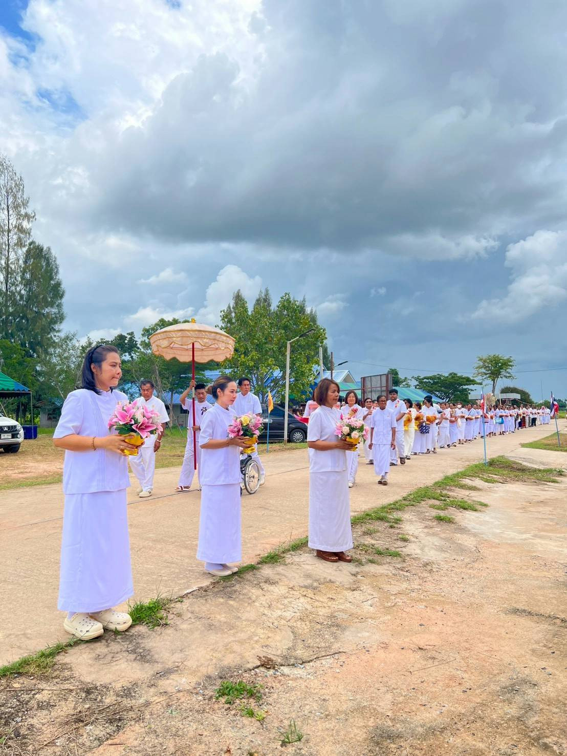 ภาพร่วมพิธีกรรมธุดงคสถานแก้วโนนแดง