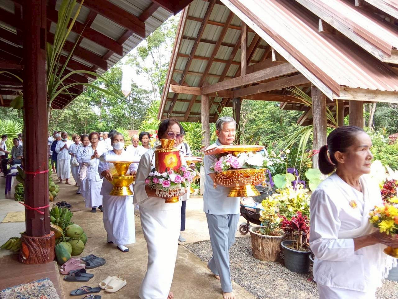ภาพร่วมพิธีกรรมวัดภูห้วยทราย