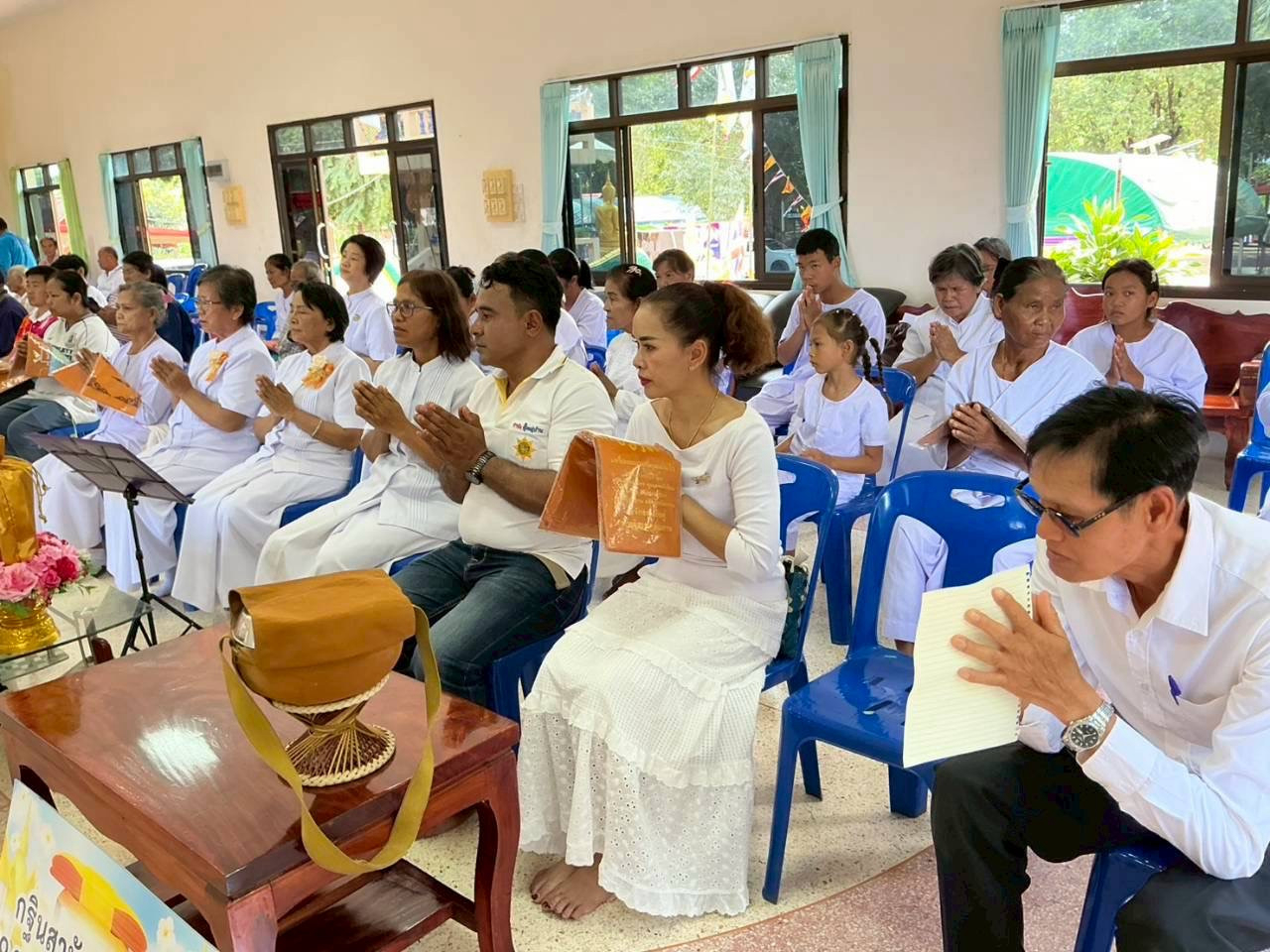 ภาพร่วมพิธีกรรมวัดหนองมะค่า