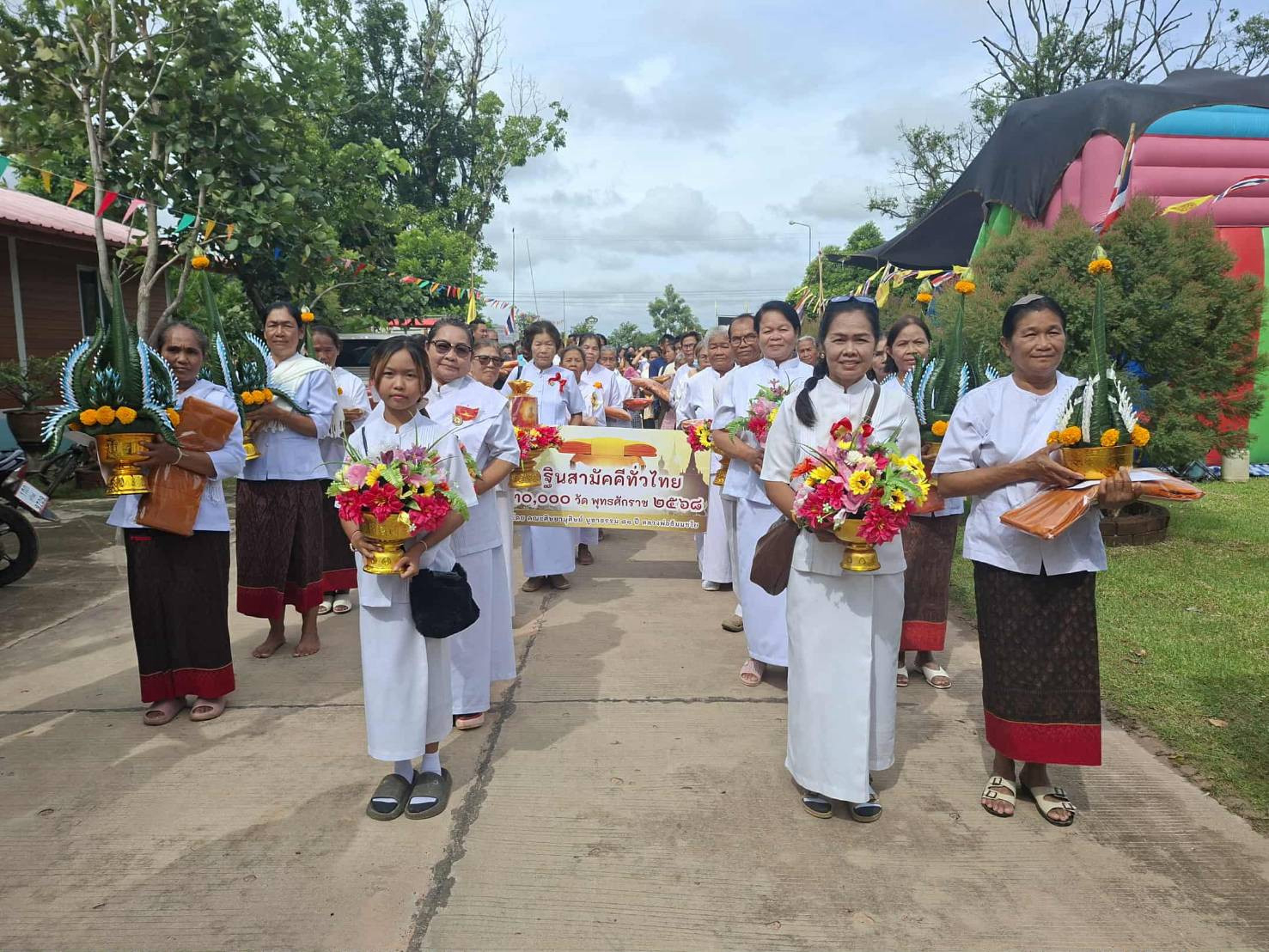 ภาพร่วมขบวนกฐินวัดหนองเสม็ด