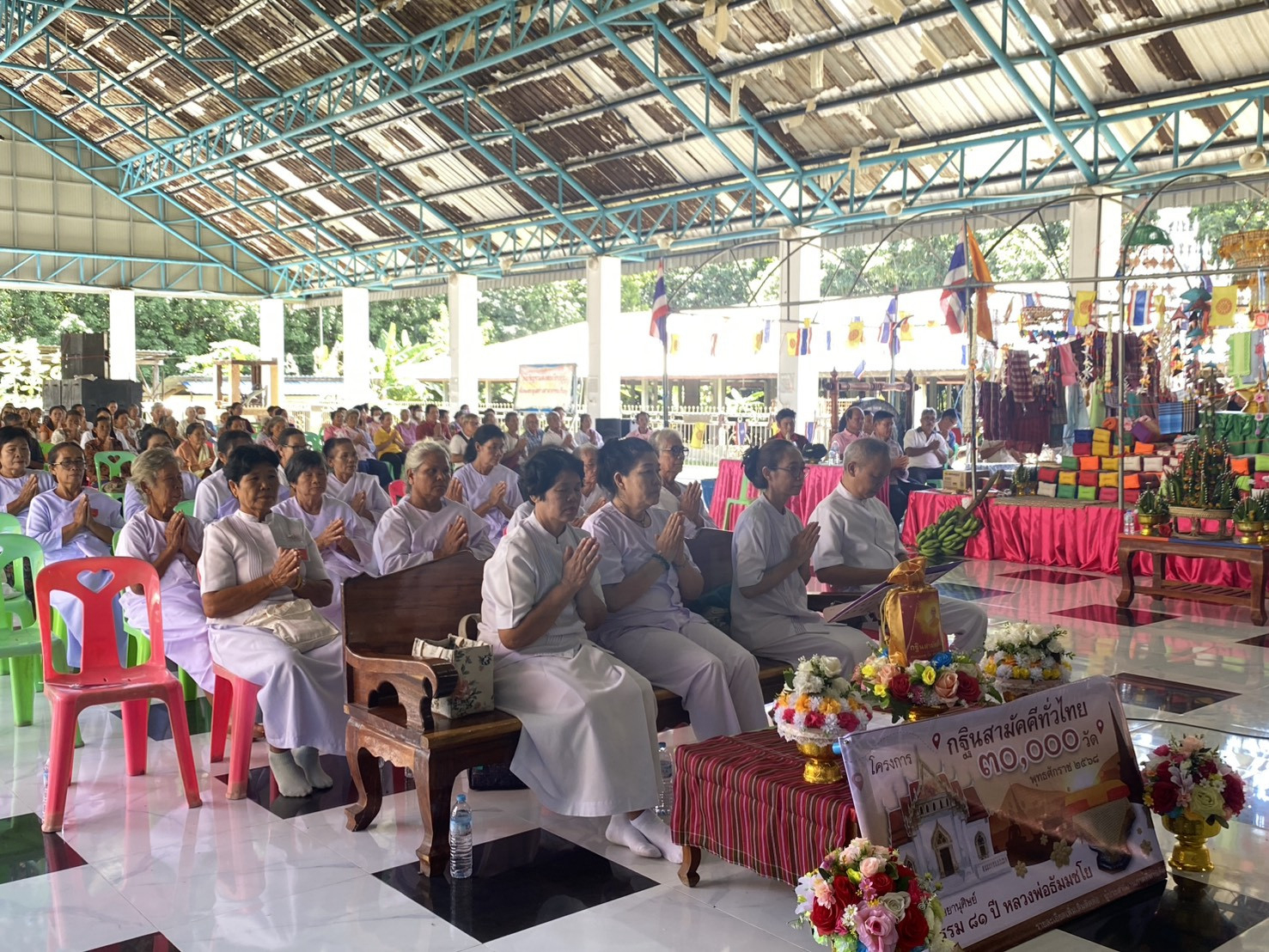 ภาพร่วมพิธีกรรมวัดหินลาด