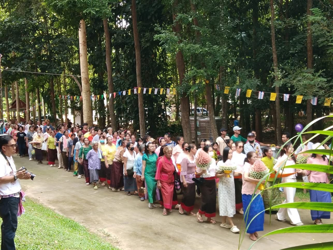 ภาพร่วมพิธีกรรมวัดโนนดินแดงเหนือ