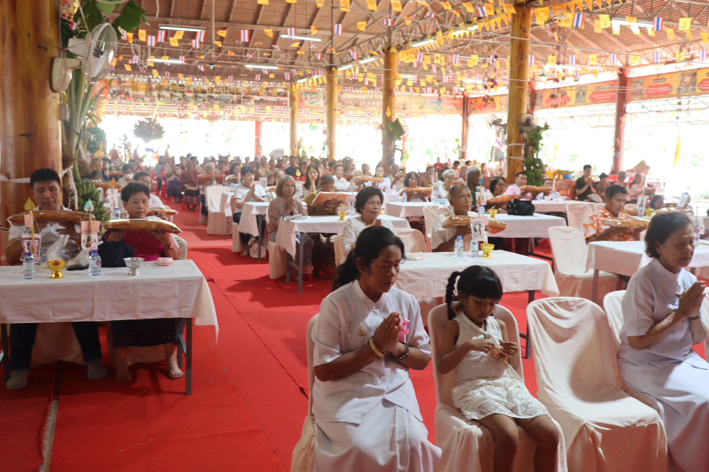 ภาพร่วมพิธีกรรมวัดโพธิ์ทรายทอง