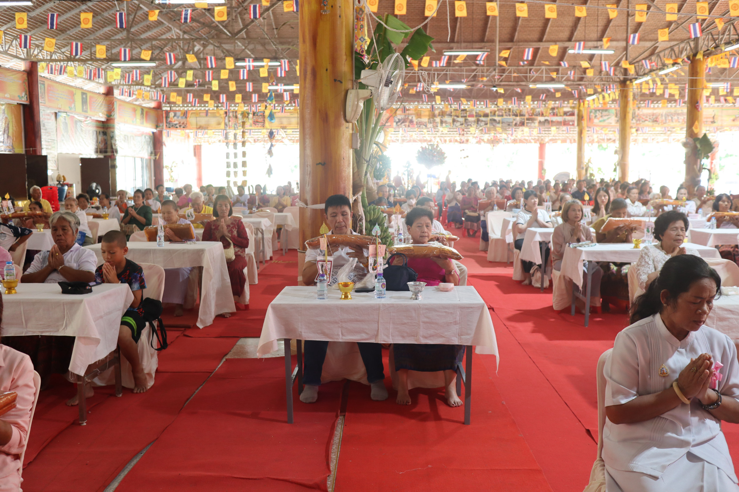 ภาพร่วมพิธีกรรมวัดโพธิ์ทรายทอง