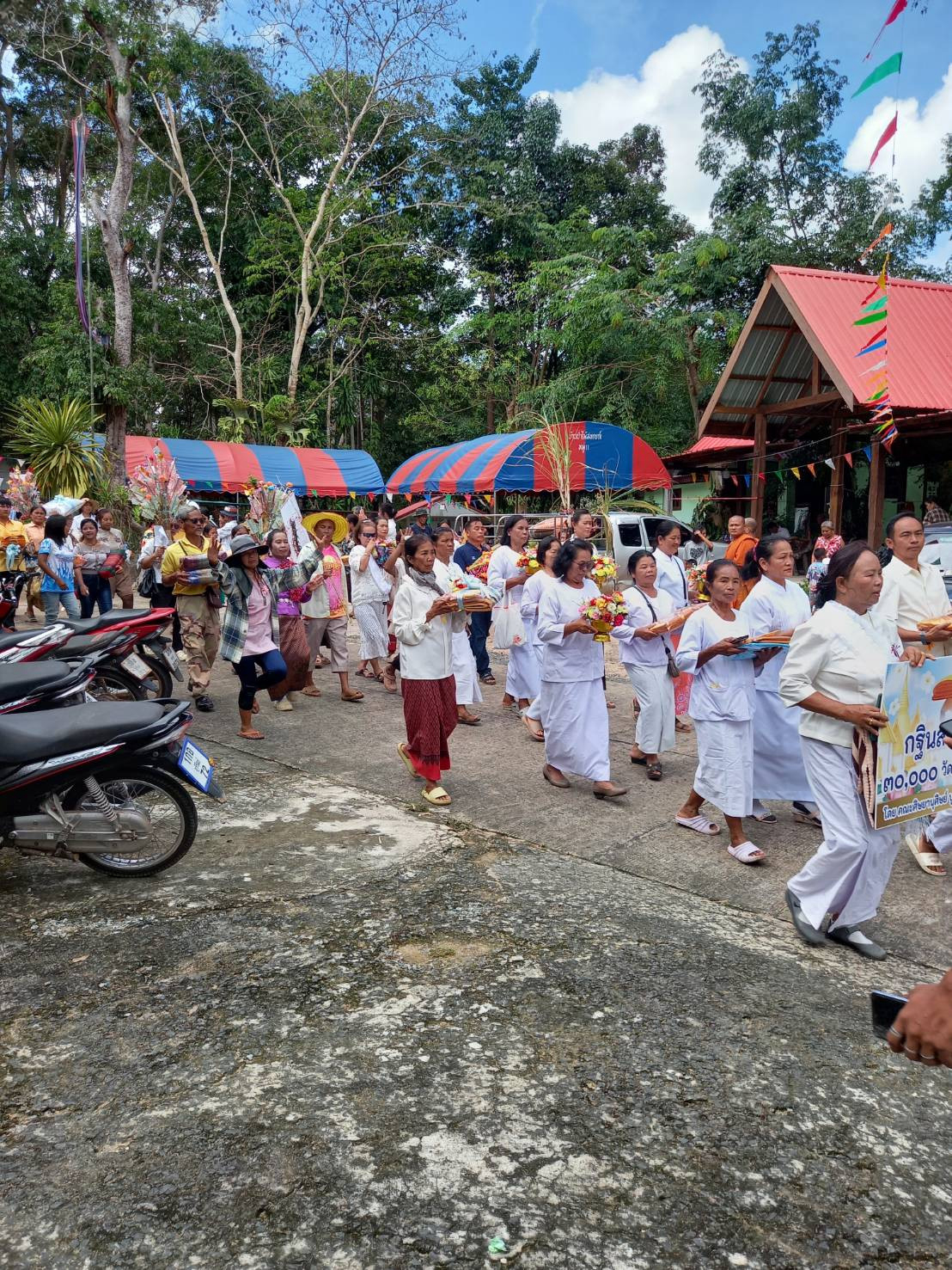 ภาพร่วมพิธีกรรมวัดป่าสหกรณ์