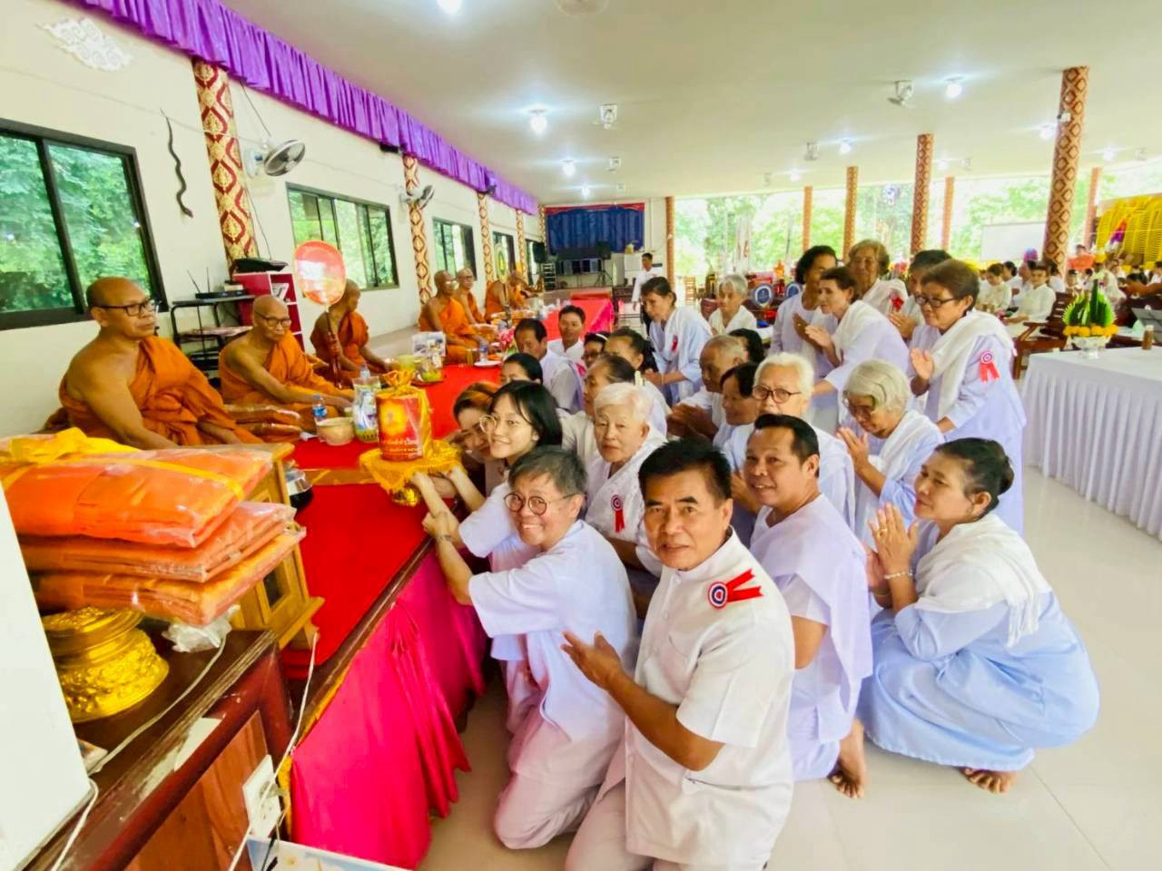 ภาพการถวายปัจจัยวัดโคกซาด