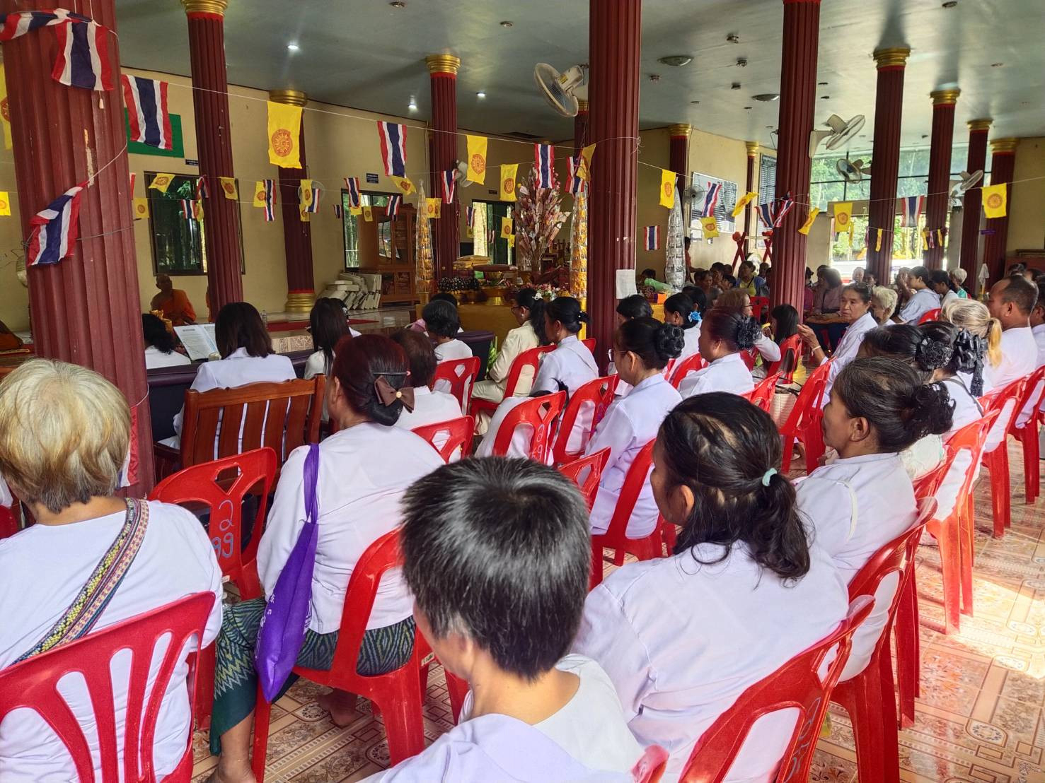 ภาพร่วมพิธีกรรมวัดผไทรวมพล