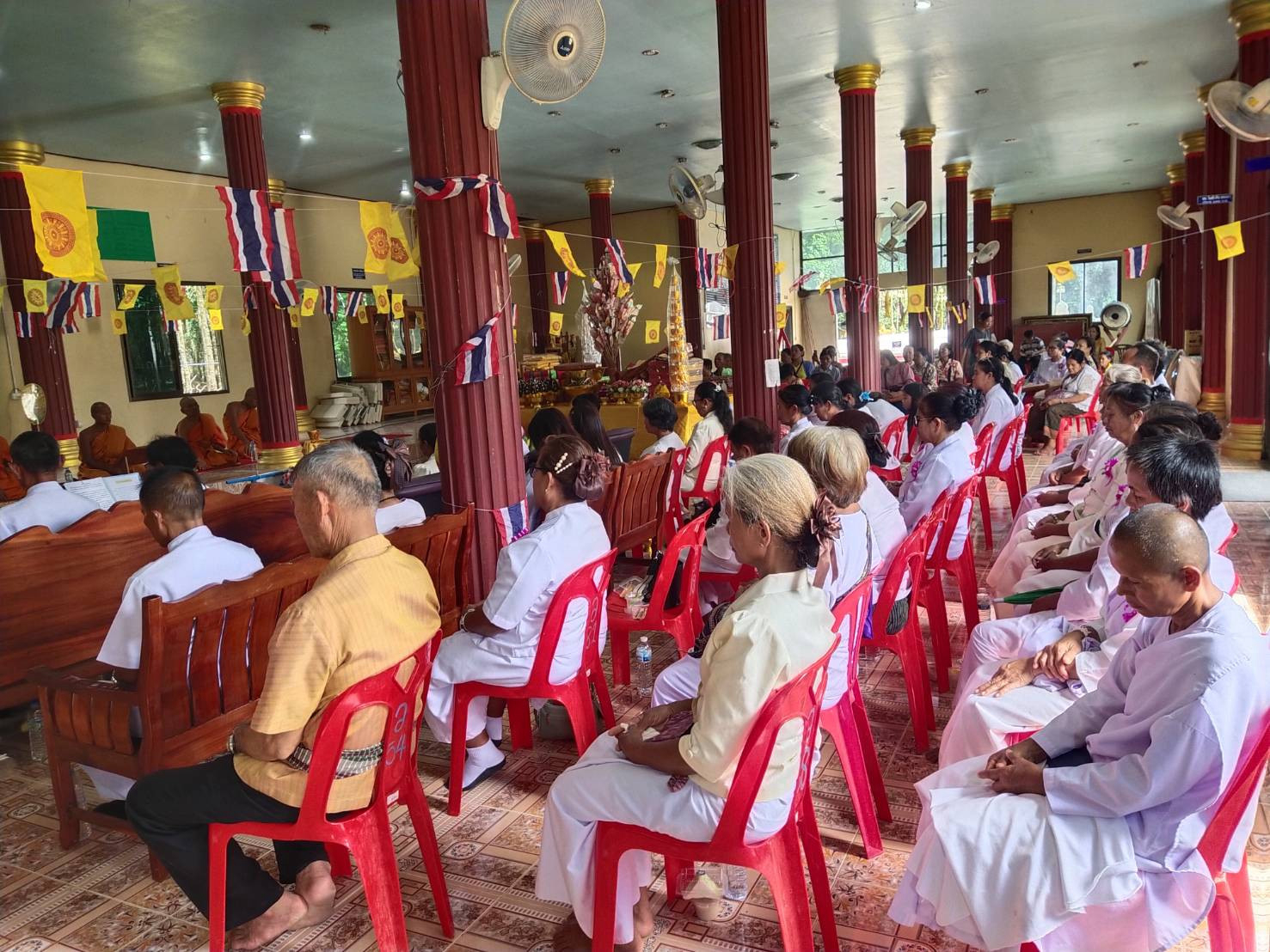 ภาพร่วมพิธีกรรมวัดผไทรวมพล