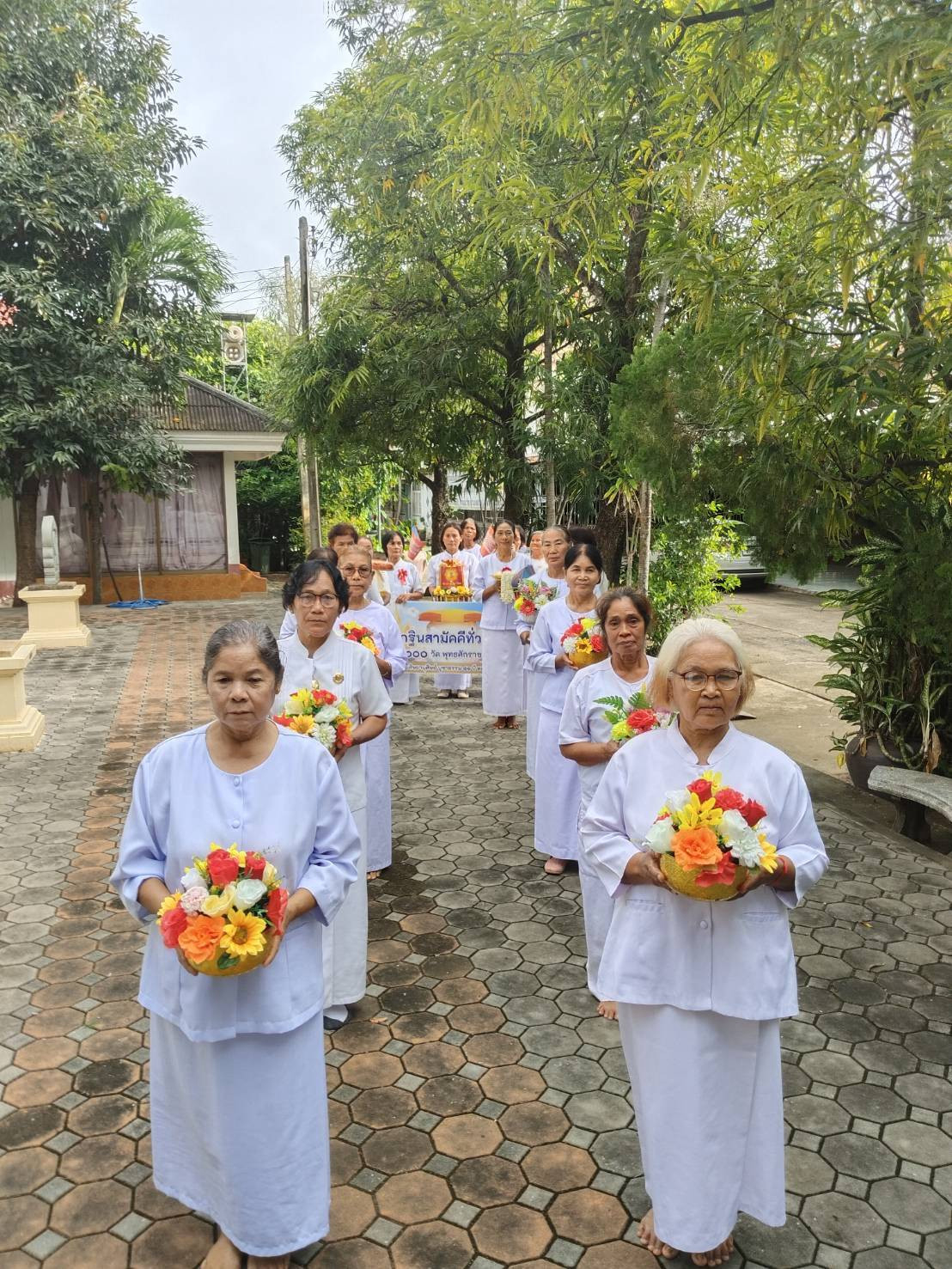 ภาพร่วมขบวนกฐินวัดโพธิ์ย้อย