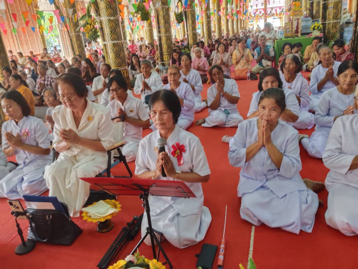 ภาพร่วมพิธีกรรมวัดโพธิ์ย้อย