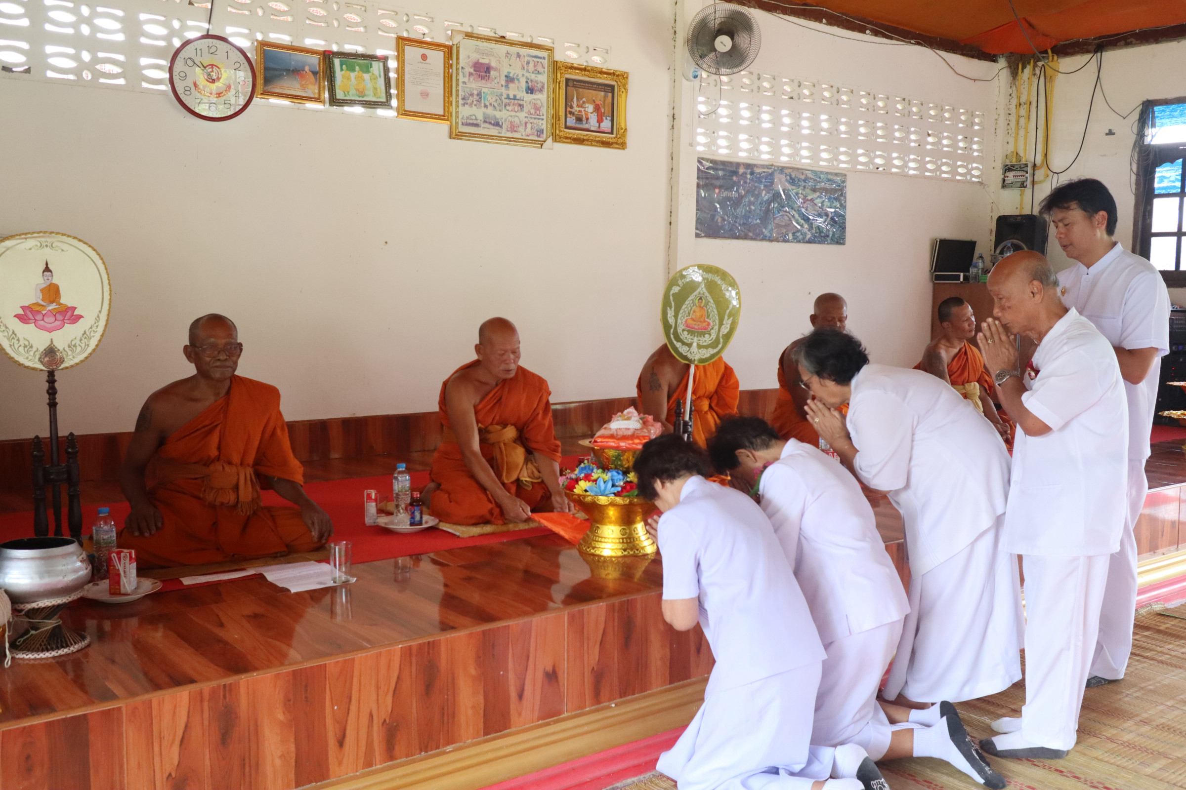 ภาพร่วมพิธีกรรมที่พักสงฆ์ป่าสระคู