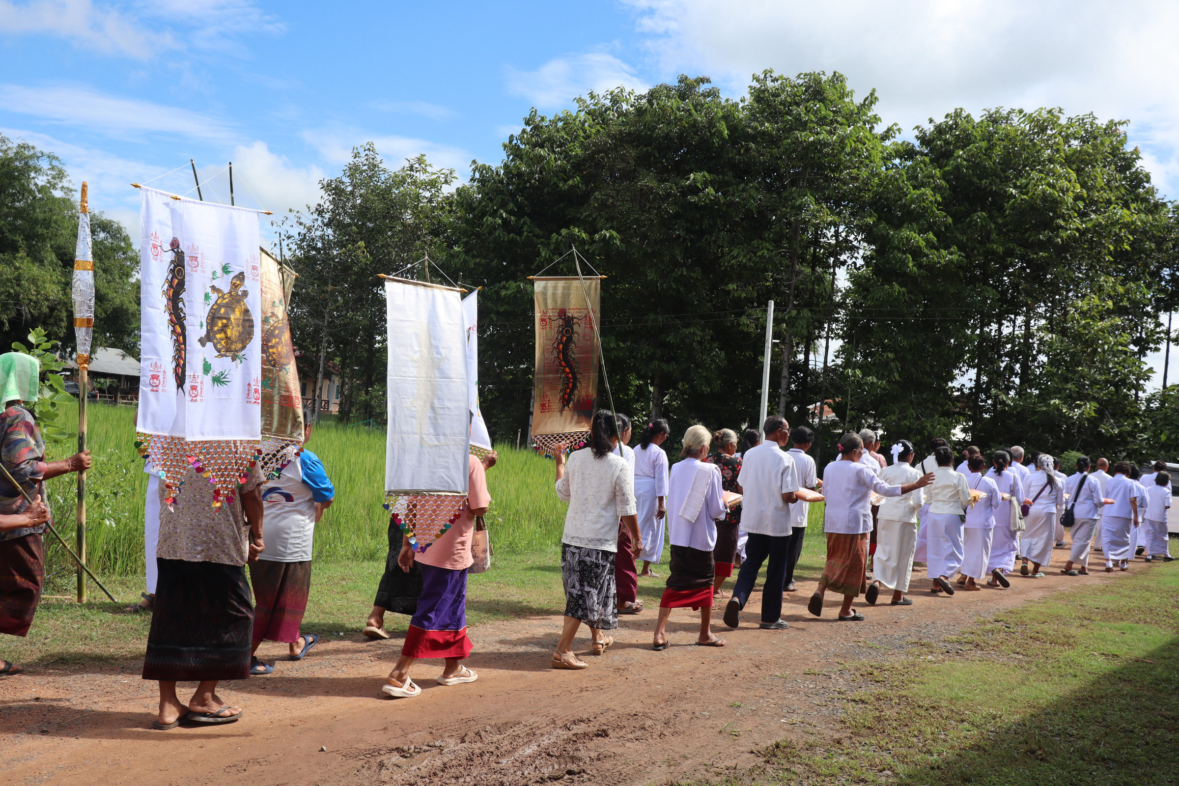ภาพร่วมพิธีกรรมที่พักสงฆ์ป่าสระคู