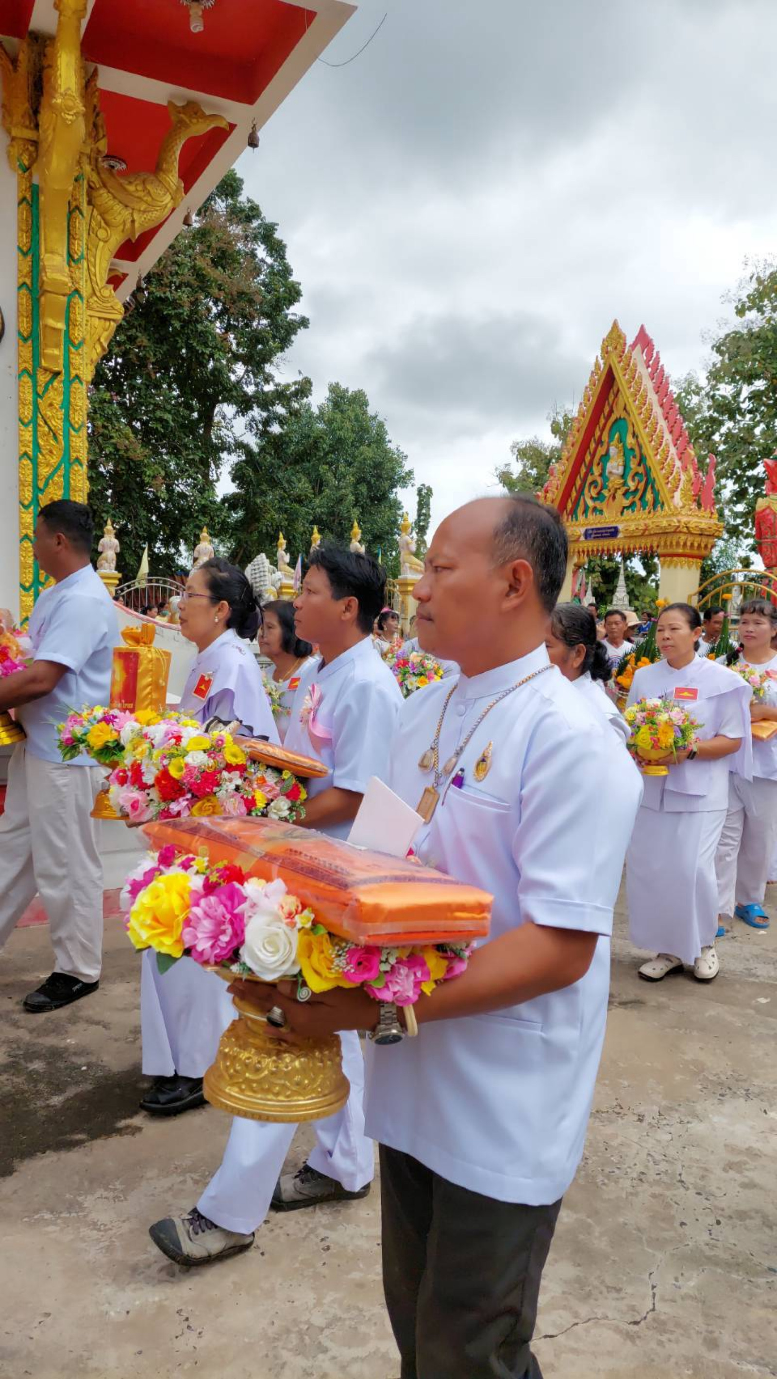 ภาพร่วมพิธีกรรมวัดกระเดื่อง