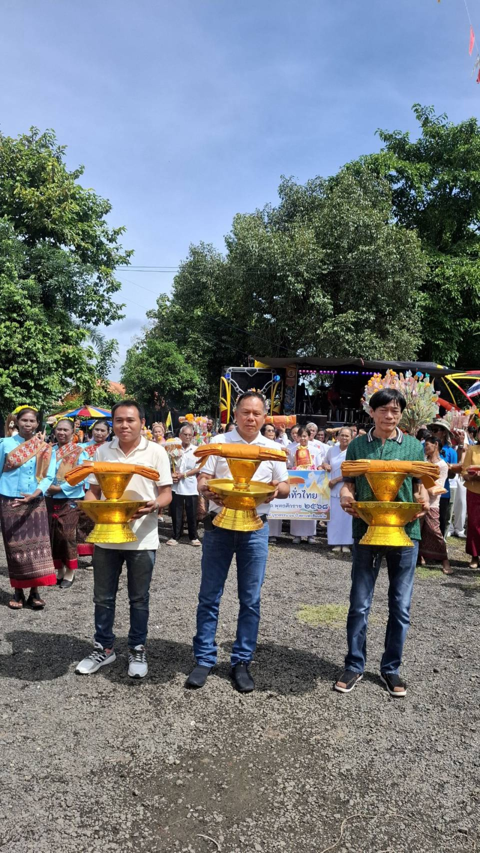 ภาพร่วมพิธีกรรมวัดป่าหนองตะเคียน