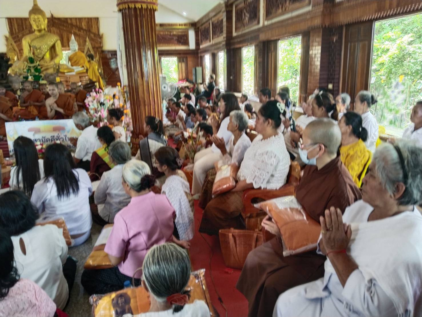 ภาพร่วมพิธีกรรมที่พักสงฆ์เขารัตนธงไชย