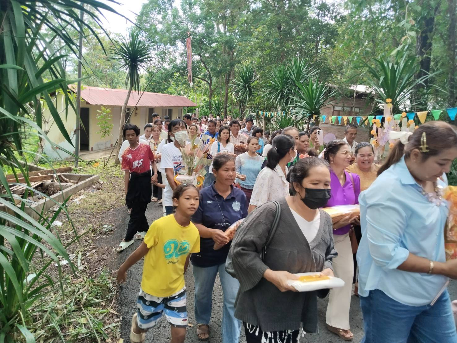 ภาพร่วมพิธีกรรมที่พักสงฆ์เขารัตนธงไชย