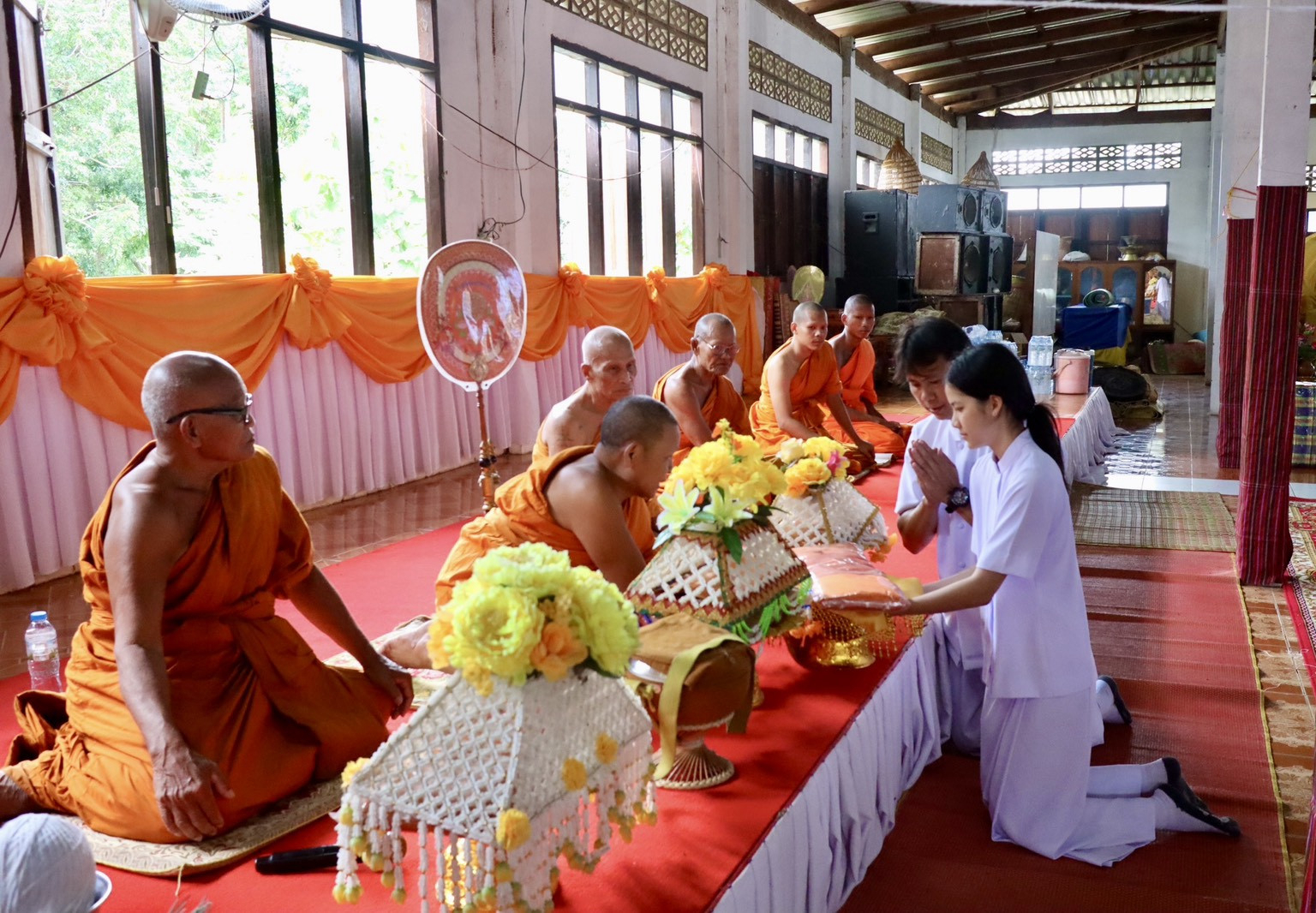 ภาพร่วมพิธีกรรมวัดสันติสุข