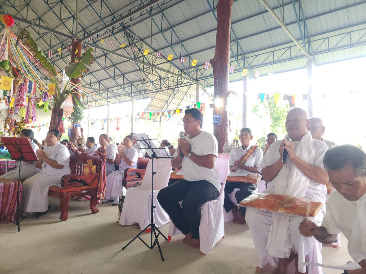 ภาพร่วมพิธีกรรมที่พักสงฆ์บ้านติมกำเปร