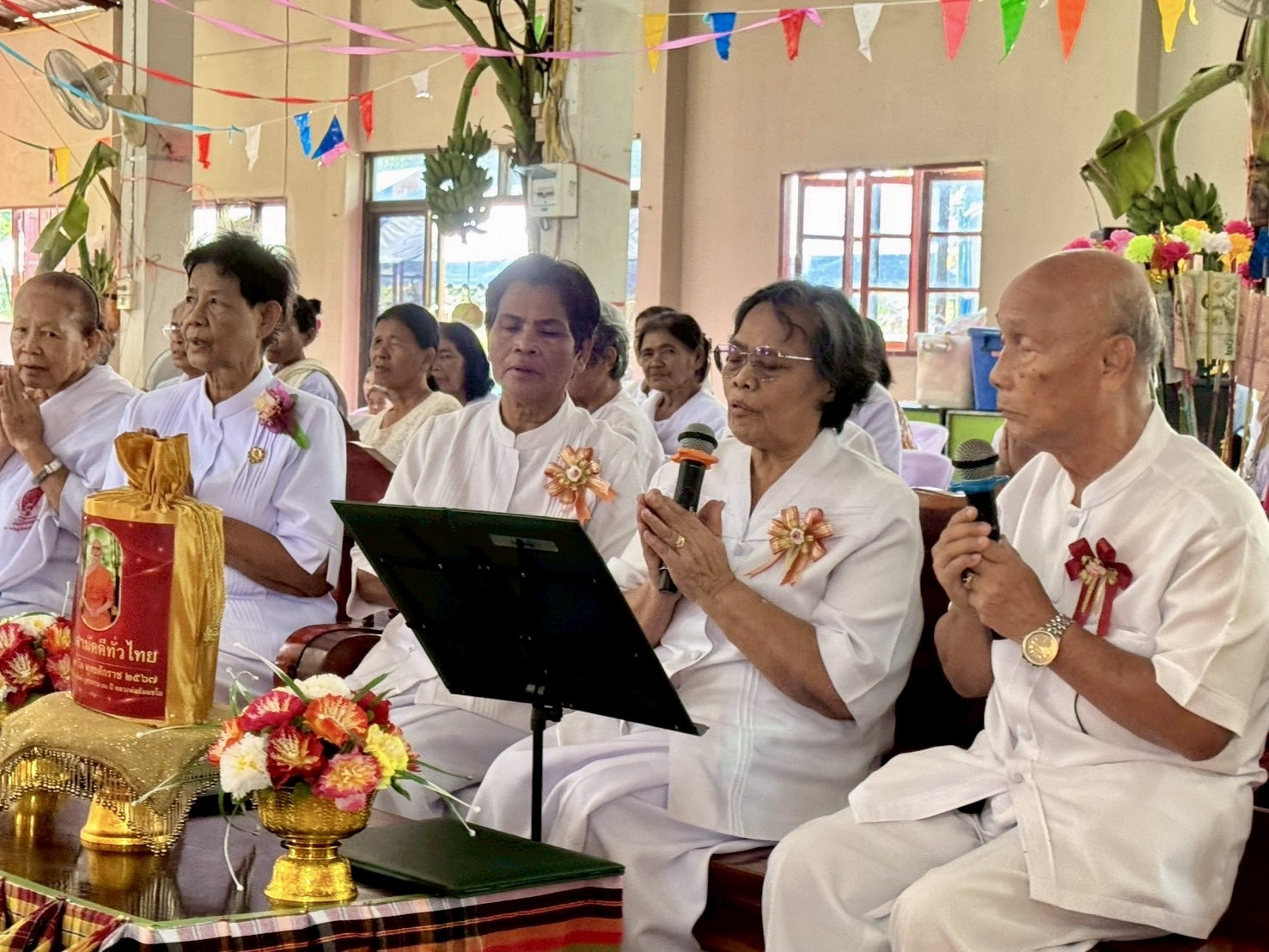 ภาพร่วมพิธีกรรมวัดบ้านศิลาทอง