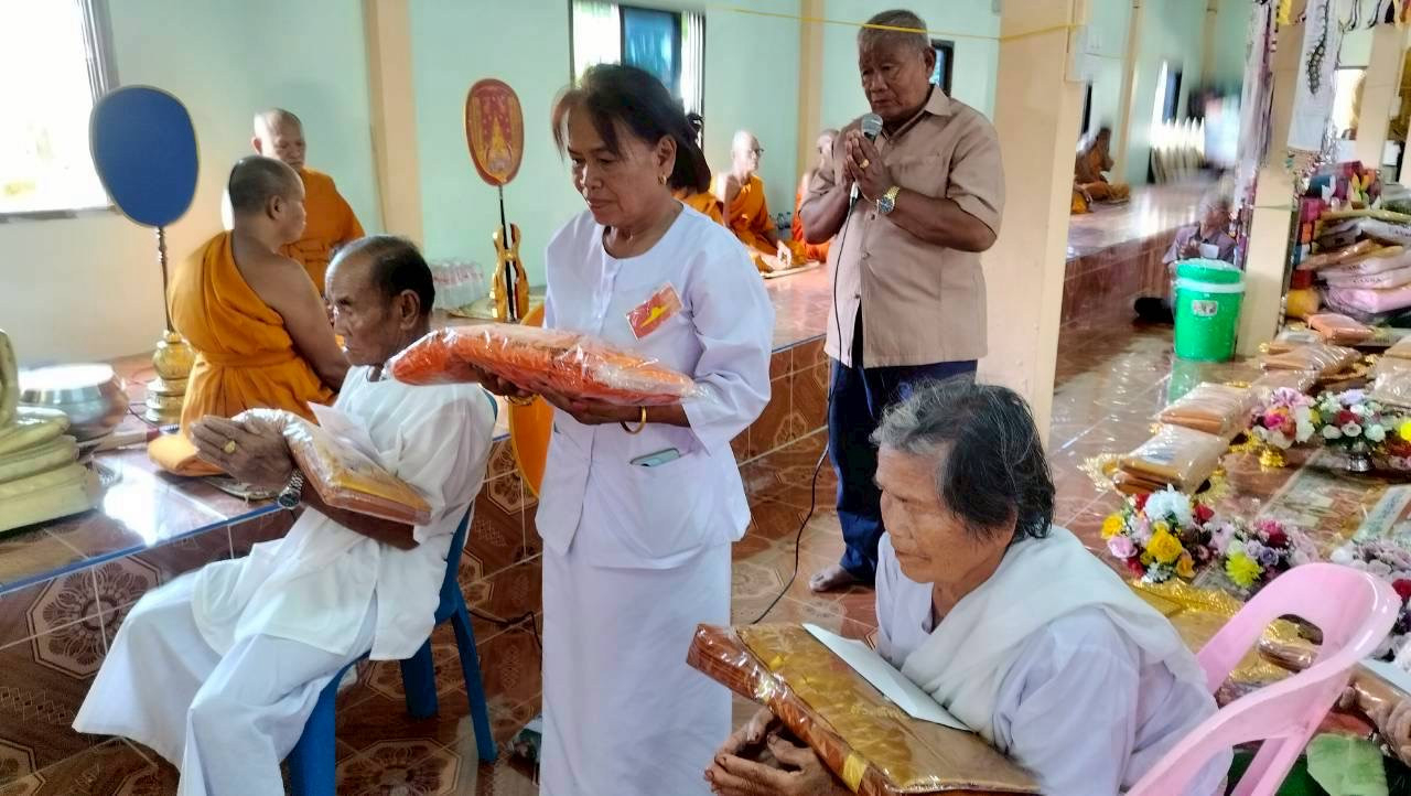 ภาพร่วมพิธีกรรมวัดนาลาว