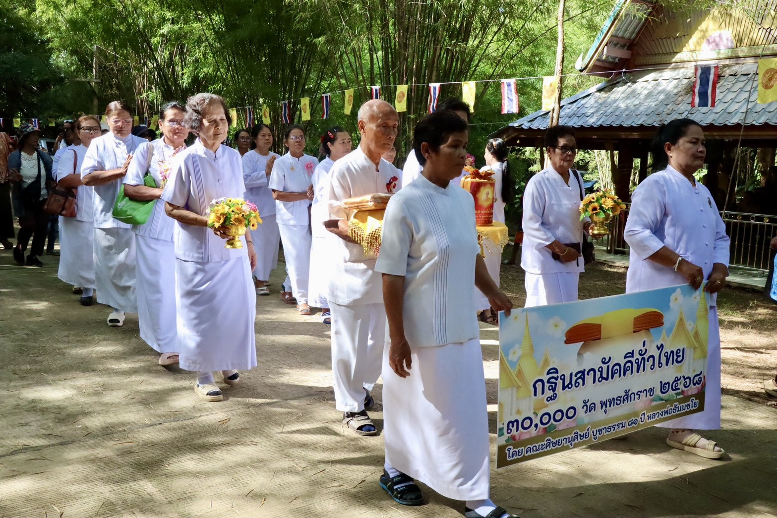 ภาพร่วมขบวนกฐินที่พักสงฆ์บ่อหินหลุม(เวฬุวนาราม)