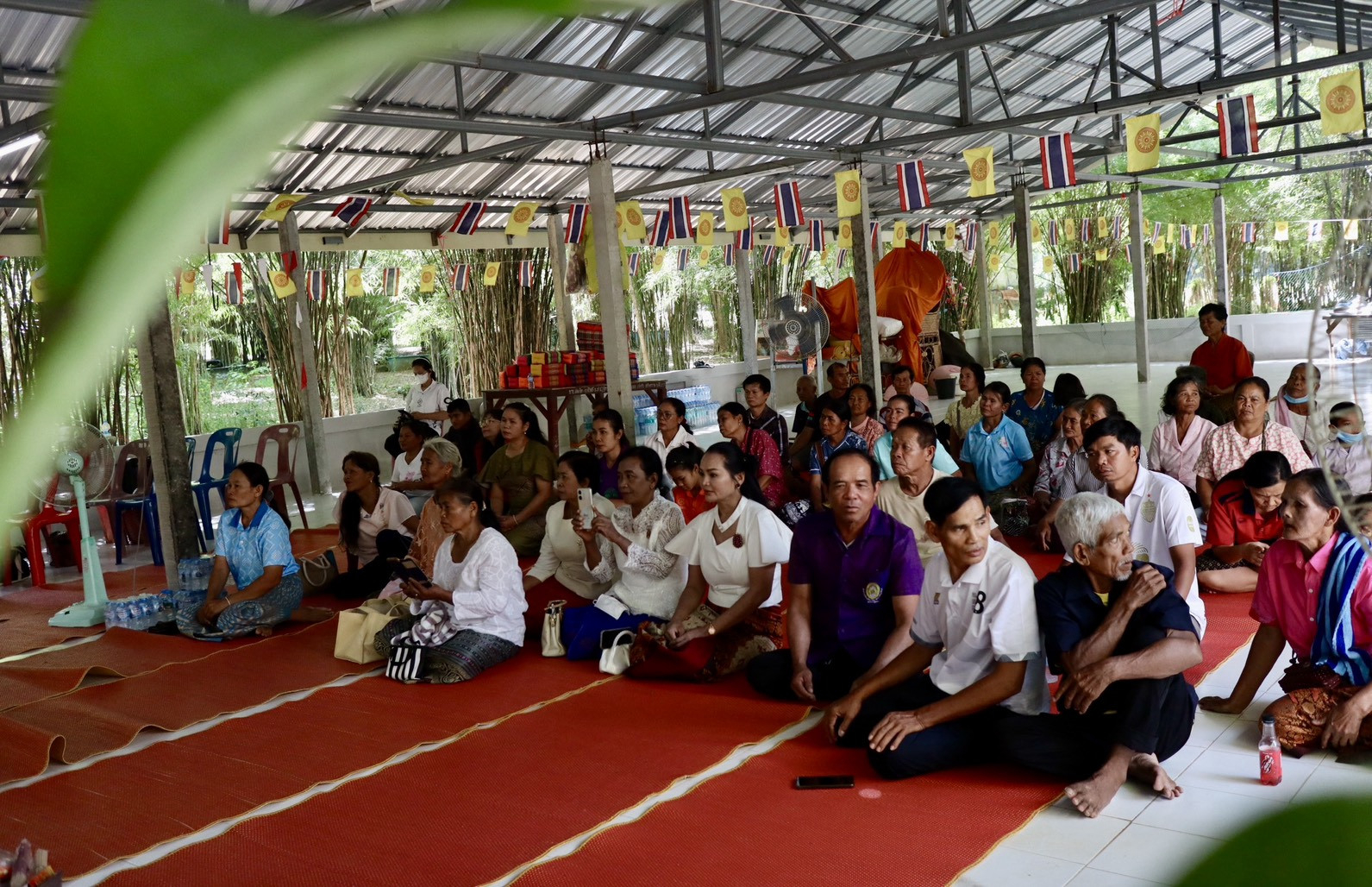 ภาพร่วมพิธีกรรมที่พักสงฆ์บ่อหินหลุม(เวฬุวนาราม)