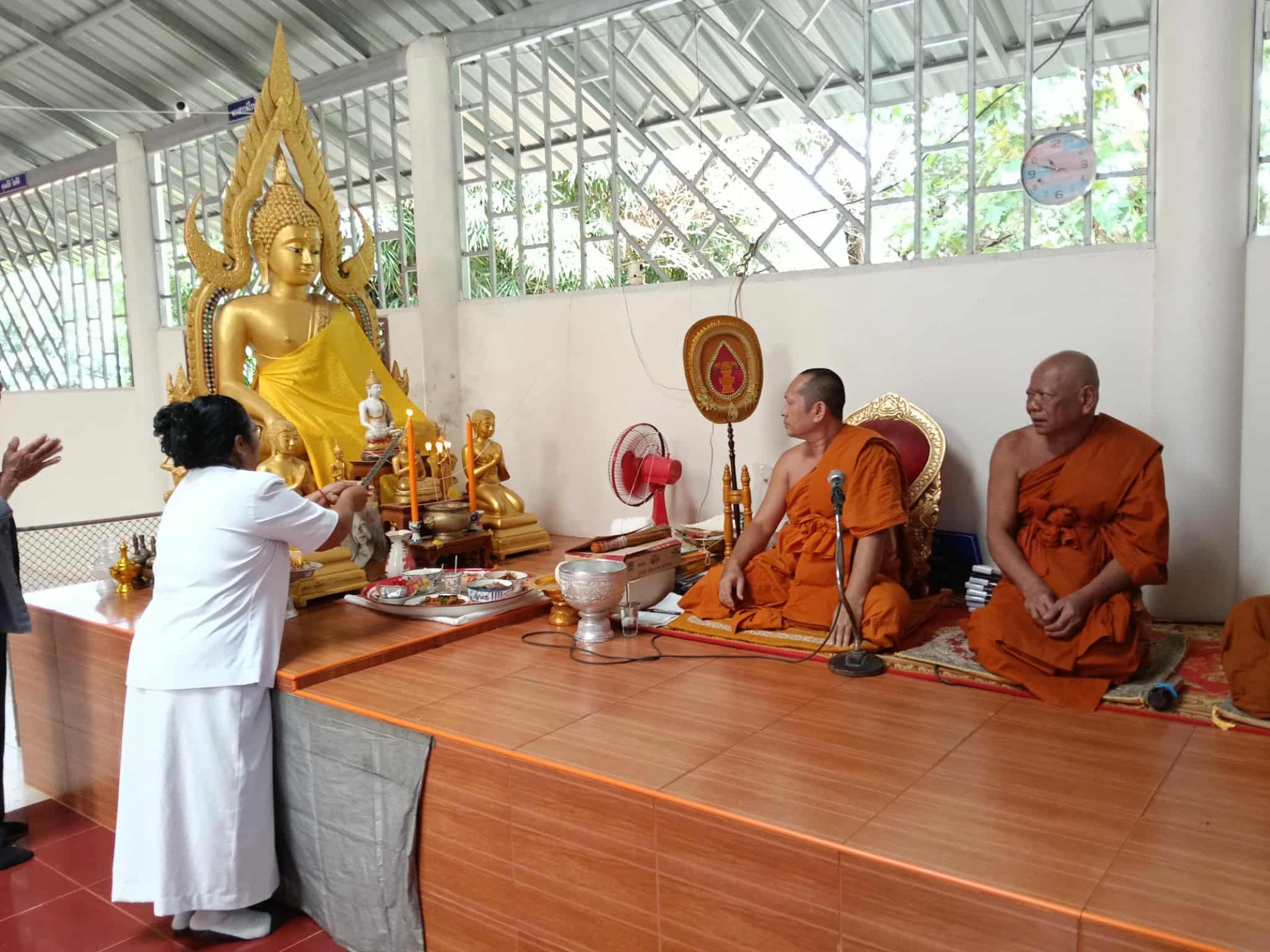 ภาพร่วมพิธีกรรมที่พักสงฆ์ถ้ำหินสถิตเทพ