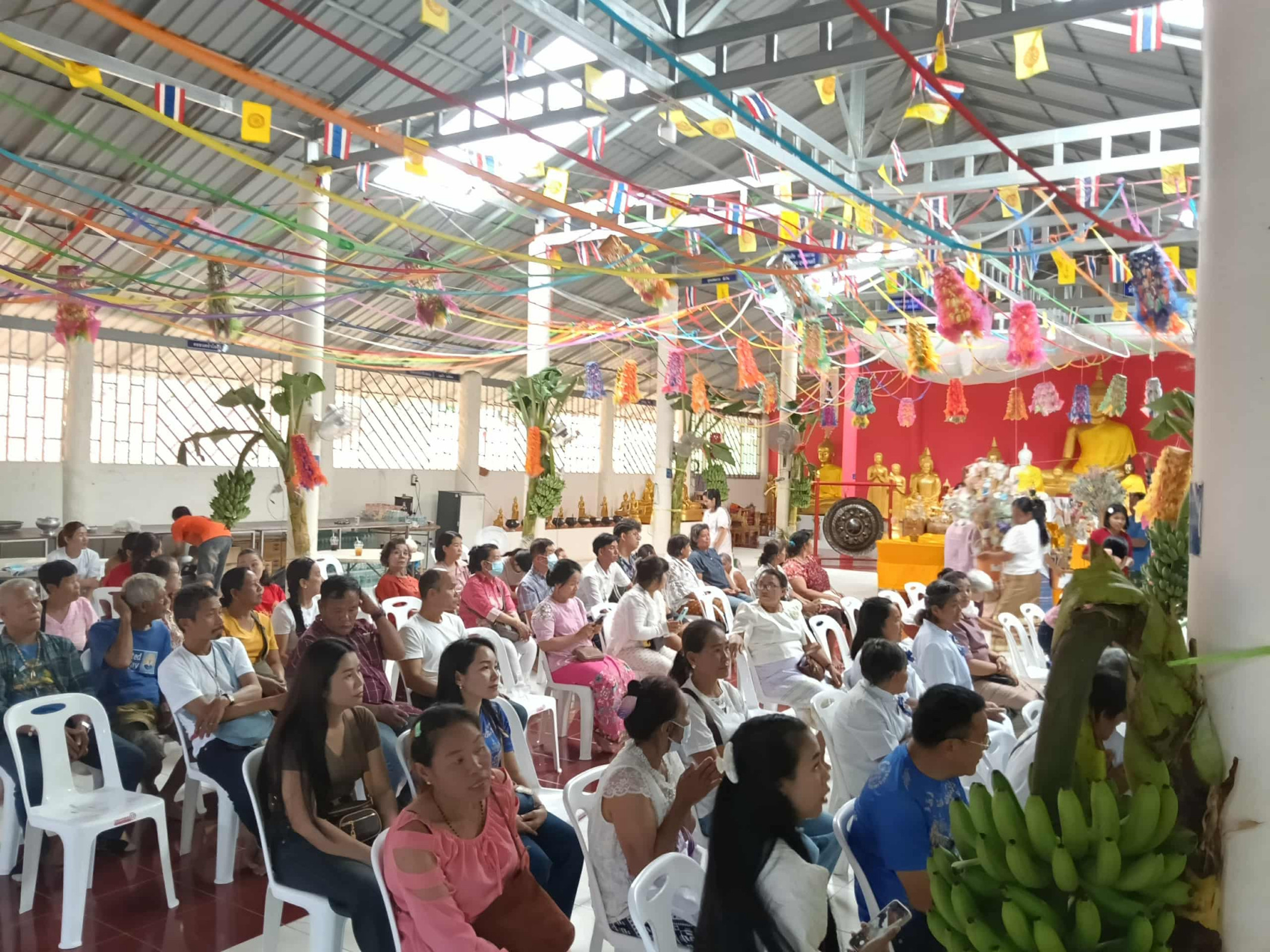 ภาพร่วมพิธีกรรมที่พักสงฆ์ถ้ำหินสถิตเทพ