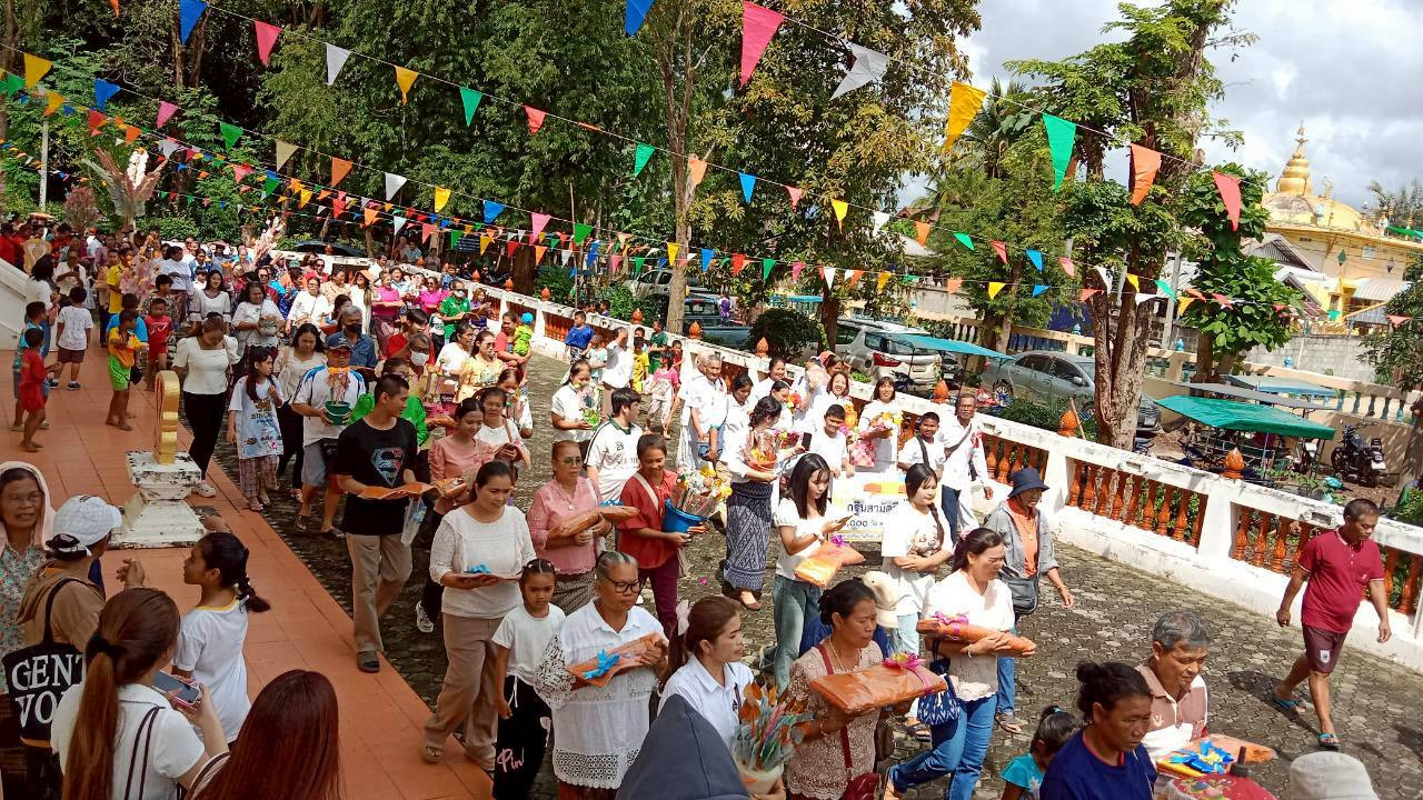 ภาพร่วมขบวนกฐินวัดเก่าหนองกี่