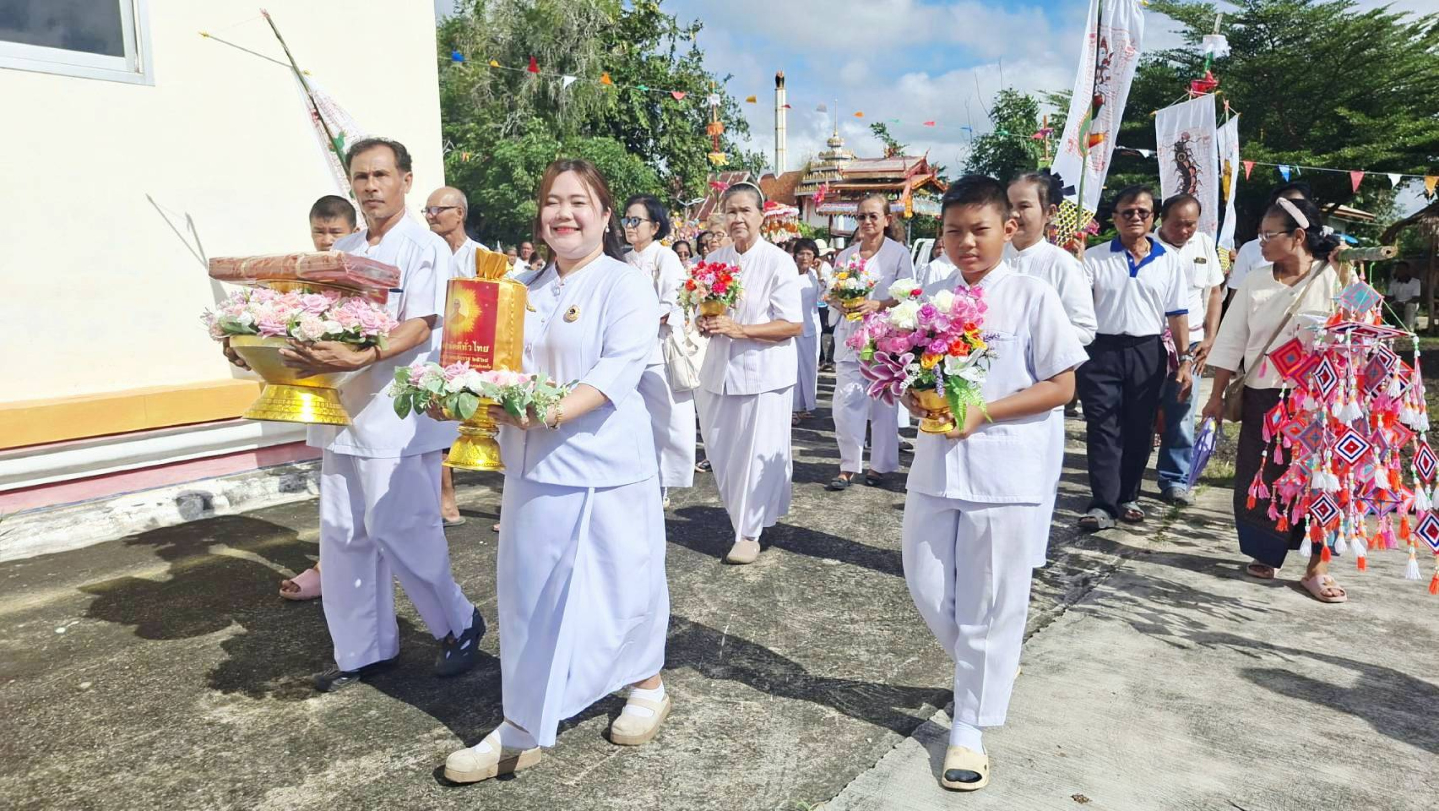 ภาพร่วมขบวนกฐินวัดหนองสรวงวนาราม