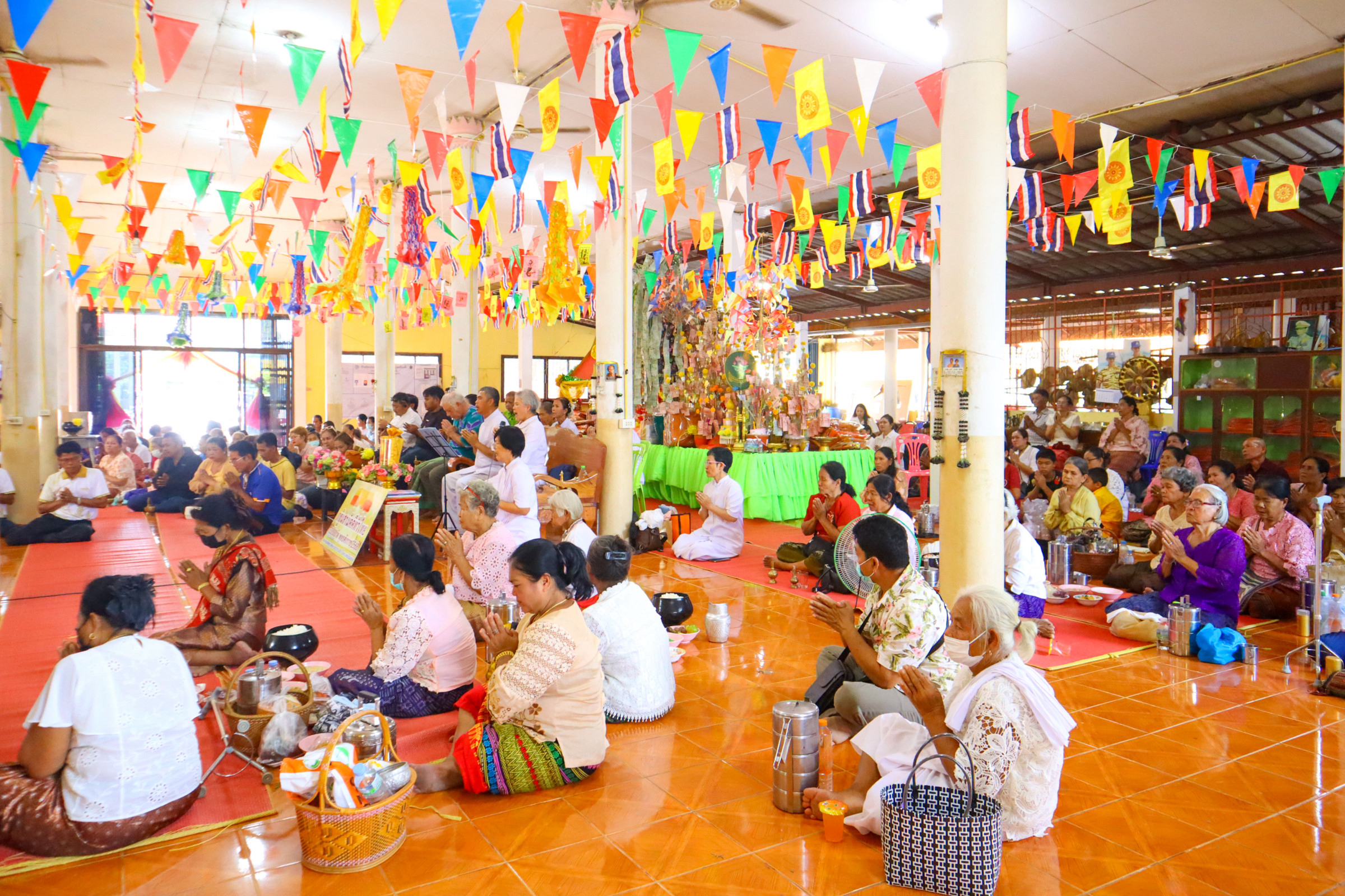 ภาพร่วมพิธีกรรมวัดหนองสะเอ้ง