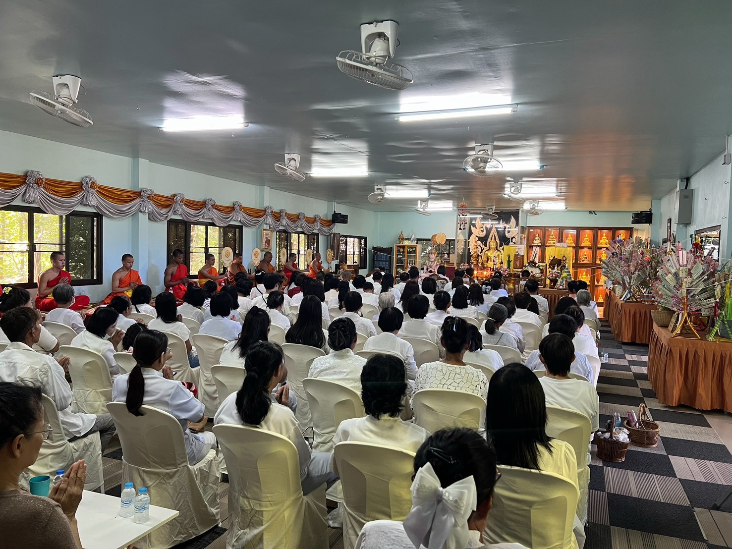 ภาพร่วมพิธีกรรมวัดดอยน้อย