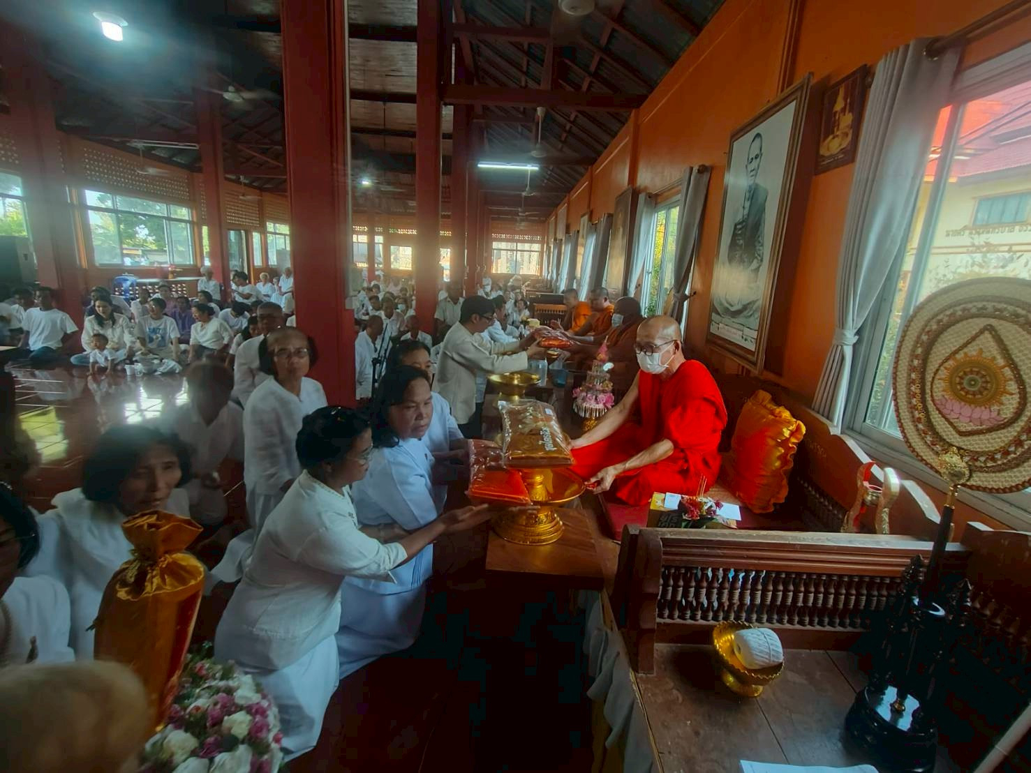 ภาพการถวายปัจจัยวัดวังสะแกง